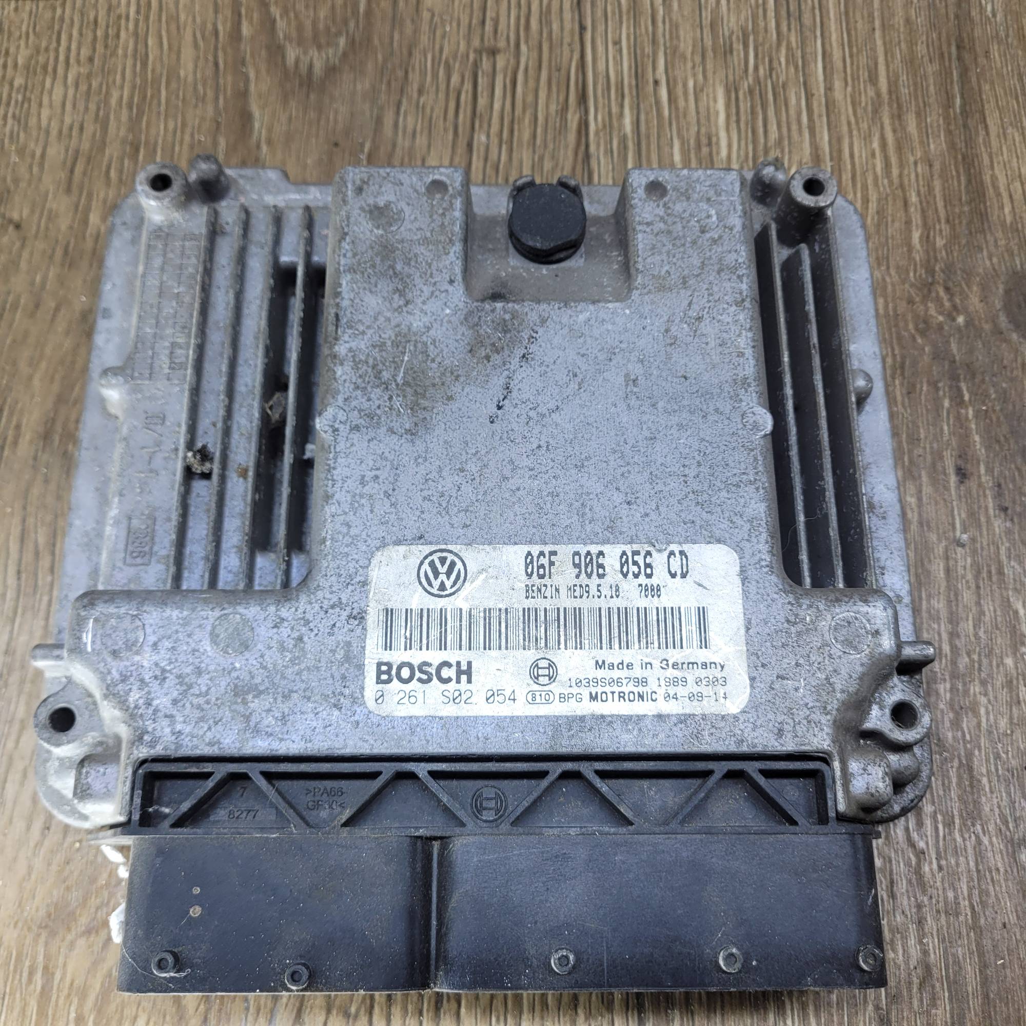 06f906056cd блок керування двигуном Volkswagen Touran 2.0