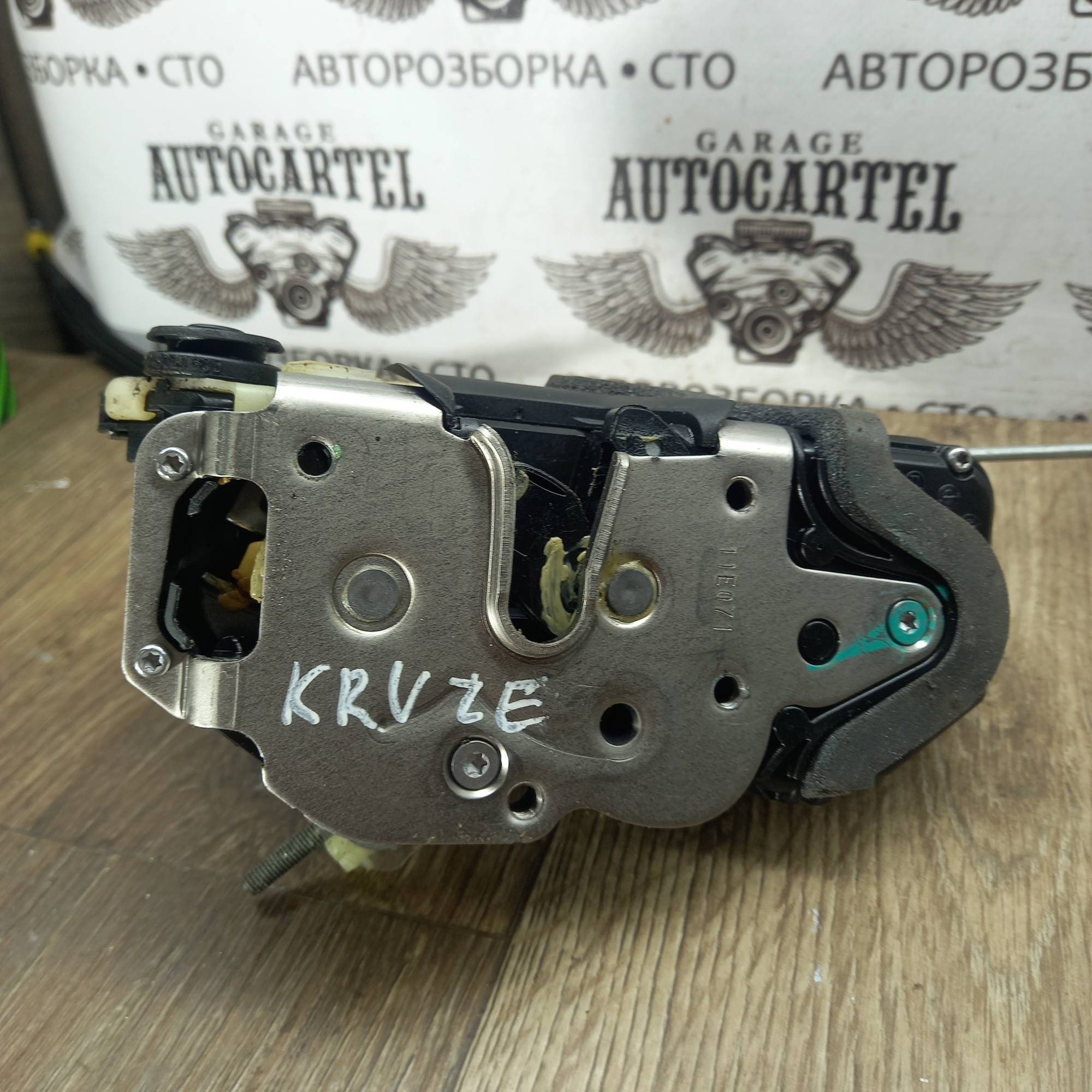 Замок дверей задній правий Chevrolet Cruze Orlando Opel Astra J Insignia А 13578245