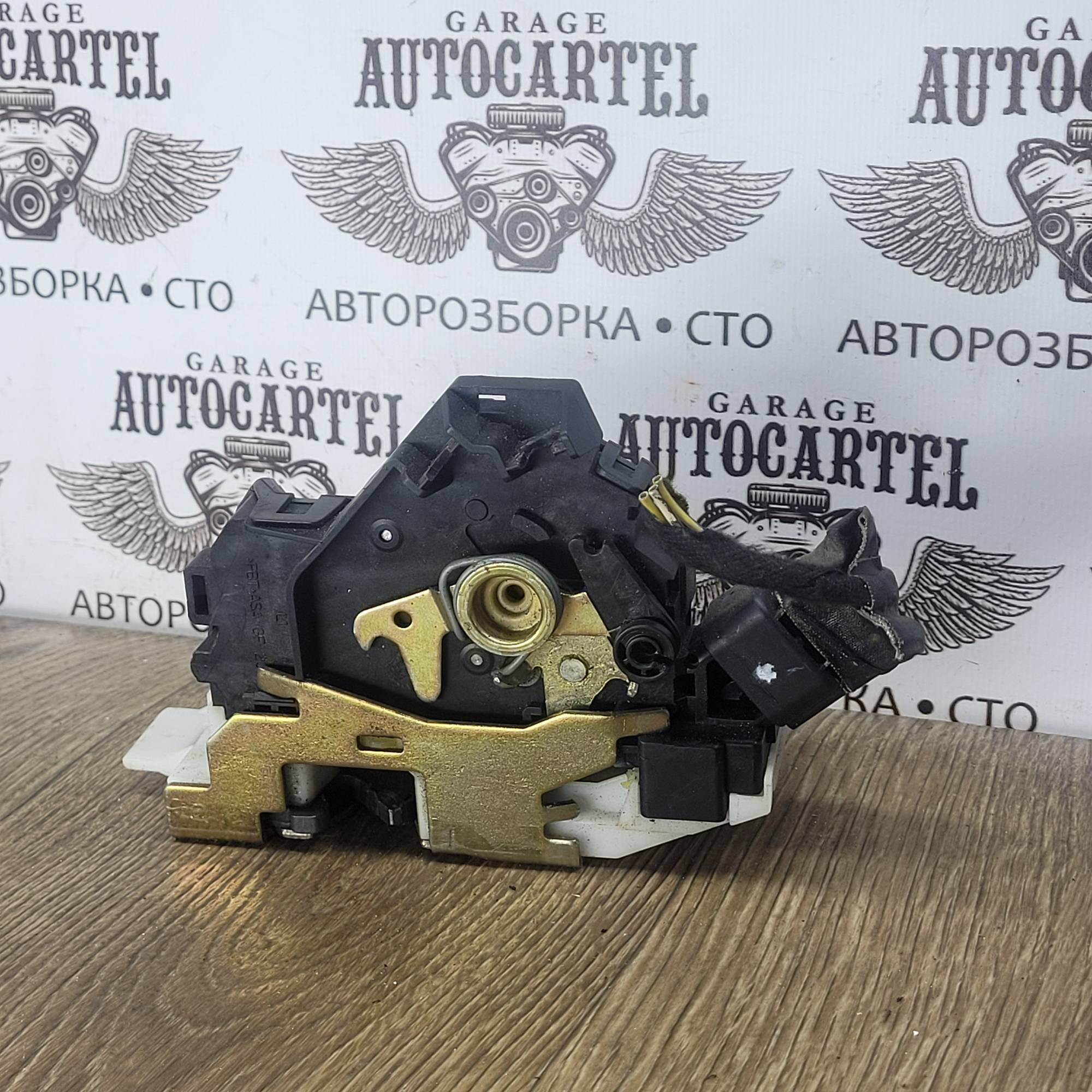 2s4aa26413 замок двері задній лоівий Ford mondeo mk 3