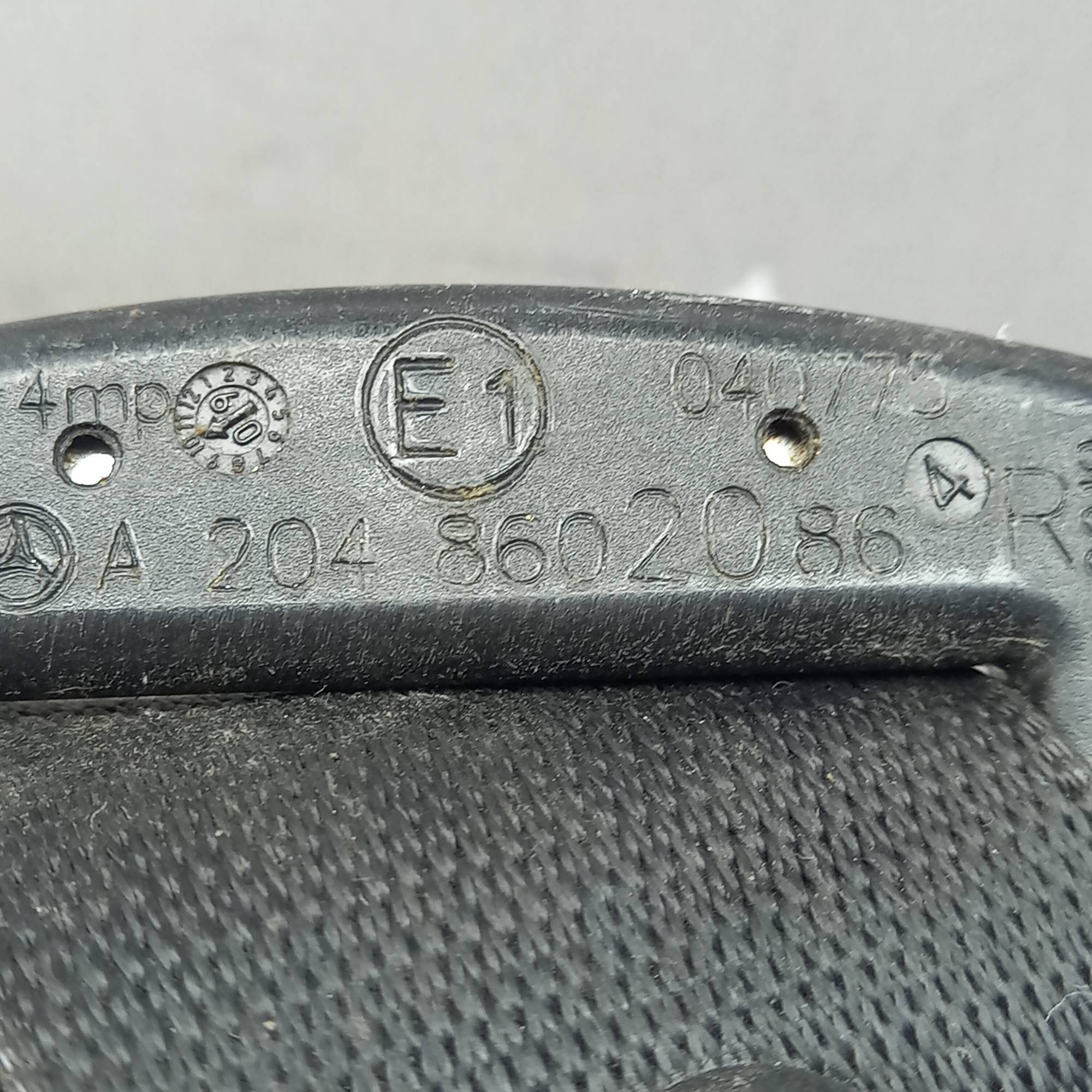 a2048602086 Ремінь безпеки передній правий Mercedes W204 (з піропатроном)
