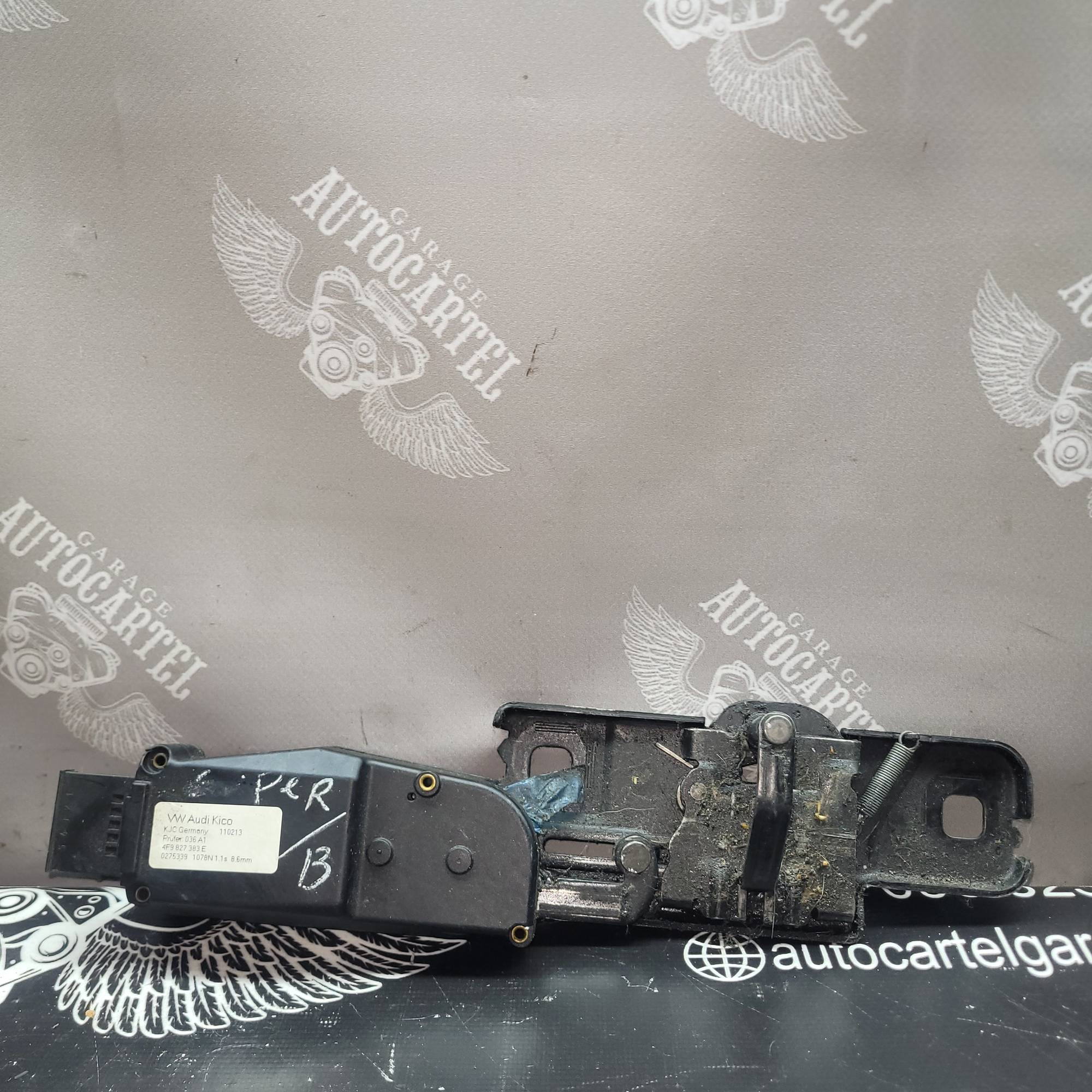 Замок кришки багажника Audi Q7 2011 рік 4F9827383E