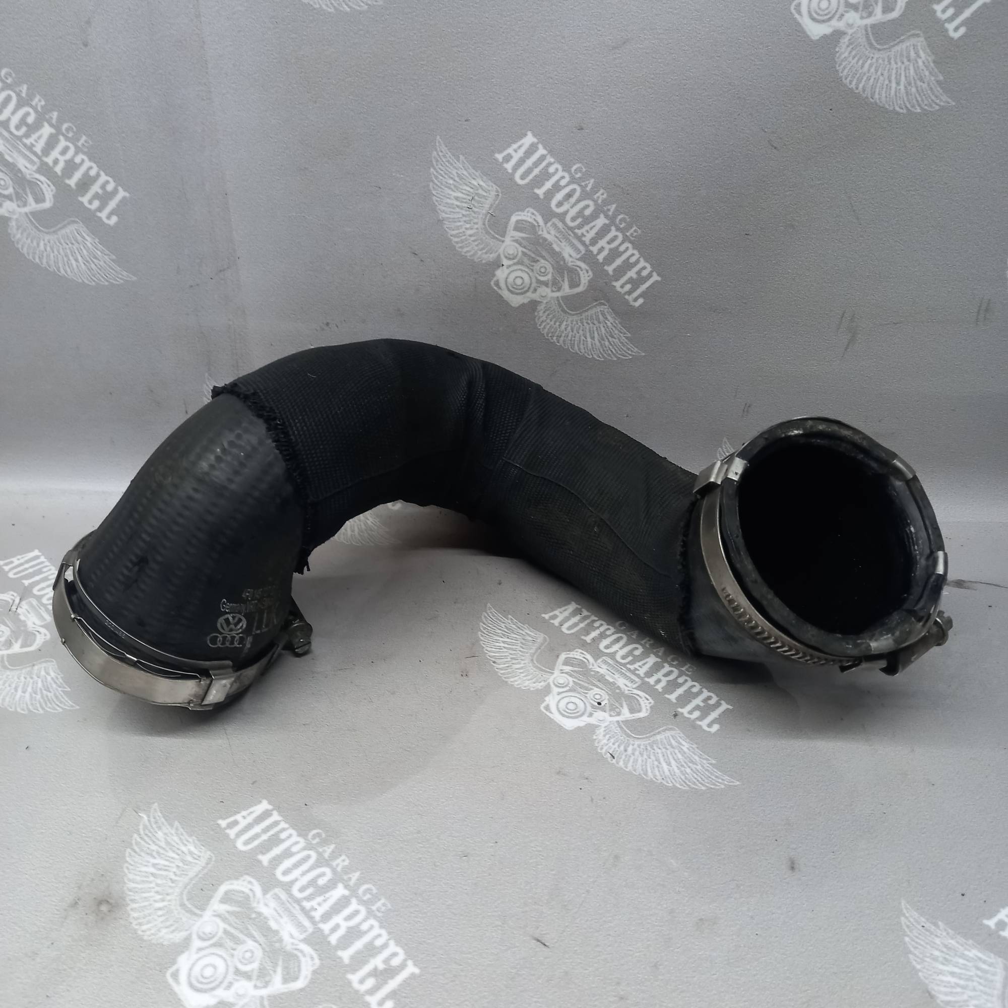 Патрубок інтеркулера лівий 4f0145737G Audi A6 C6 2.7-3.0tdi 4f0145737g