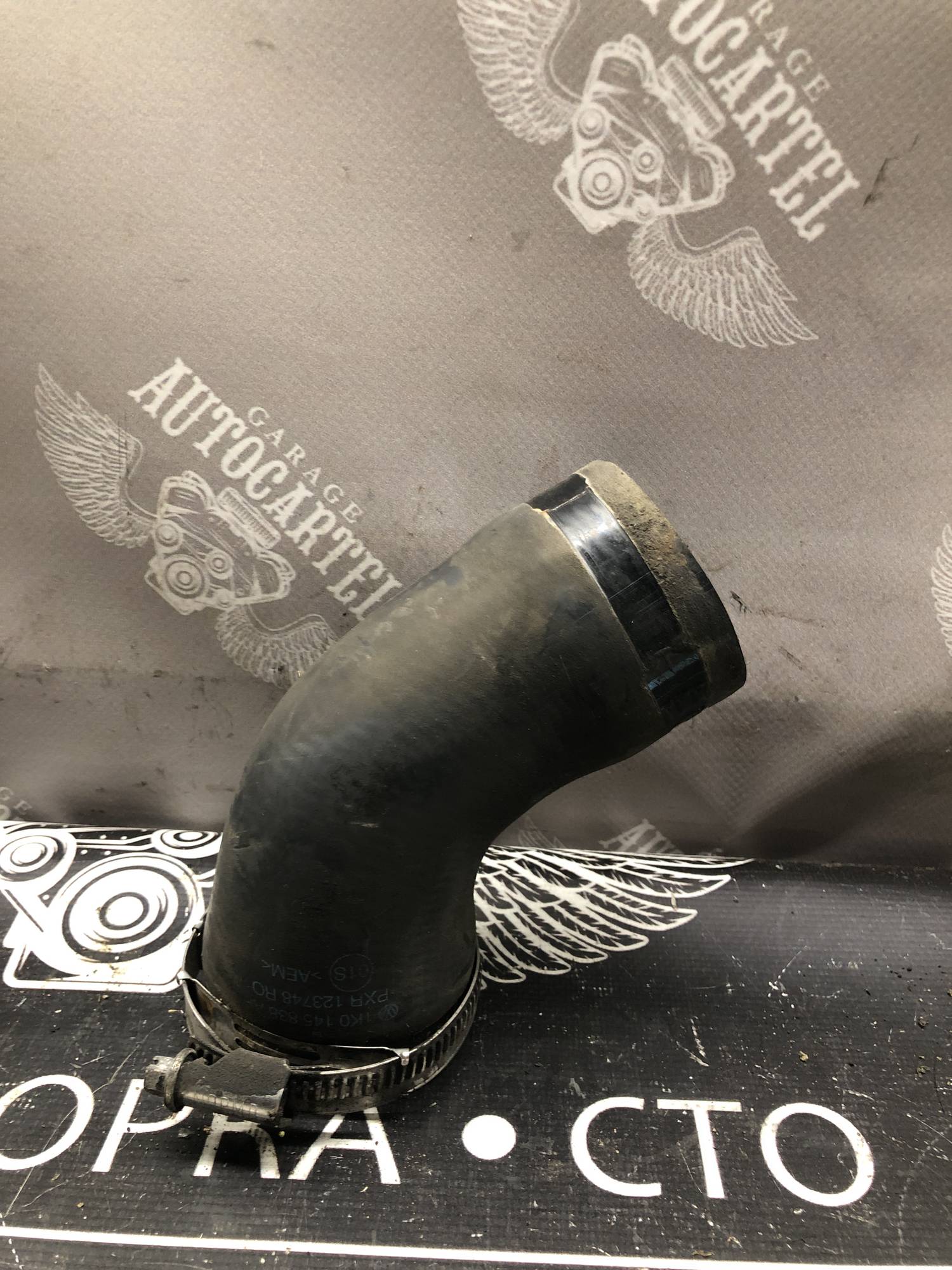 Патрубок повітря турбіни 1K0145838AF Skoda a5