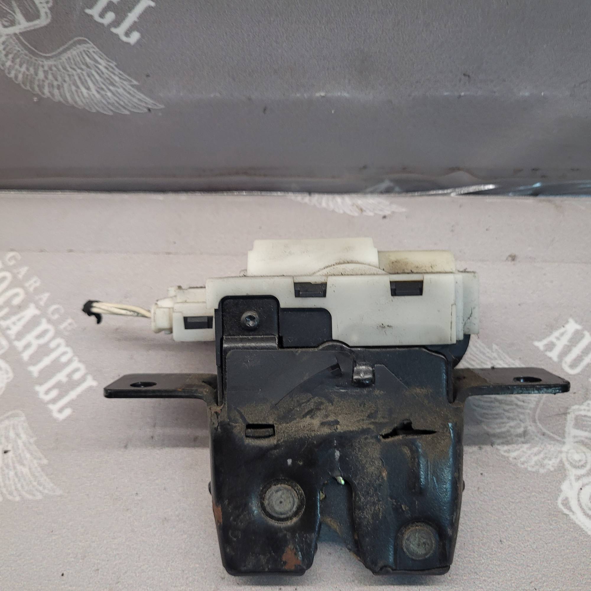 Замок кришки багажника (універсал) renault megane 2, 8200076240E