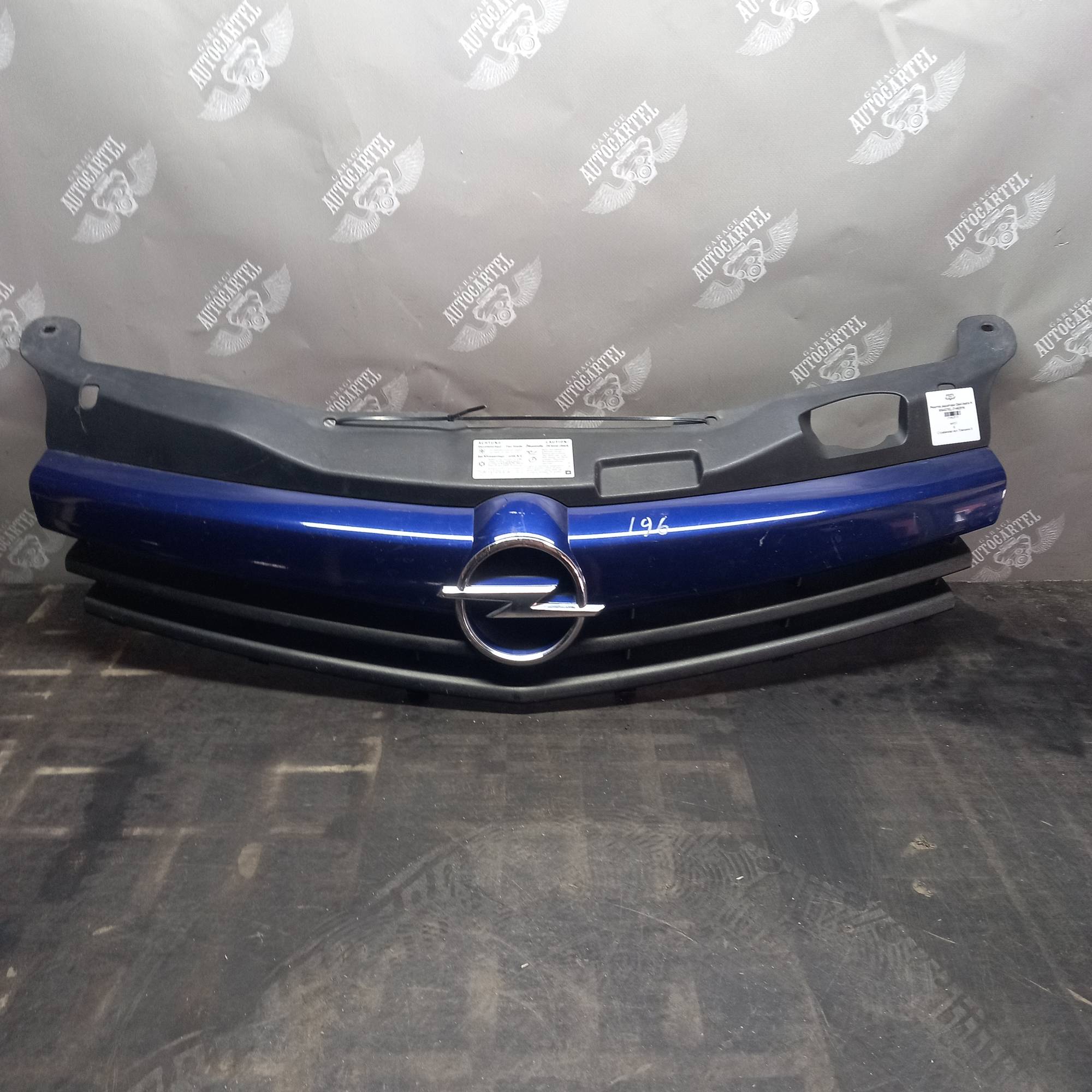 Решітка радіатора Opel Astra H 95643702, 21482816