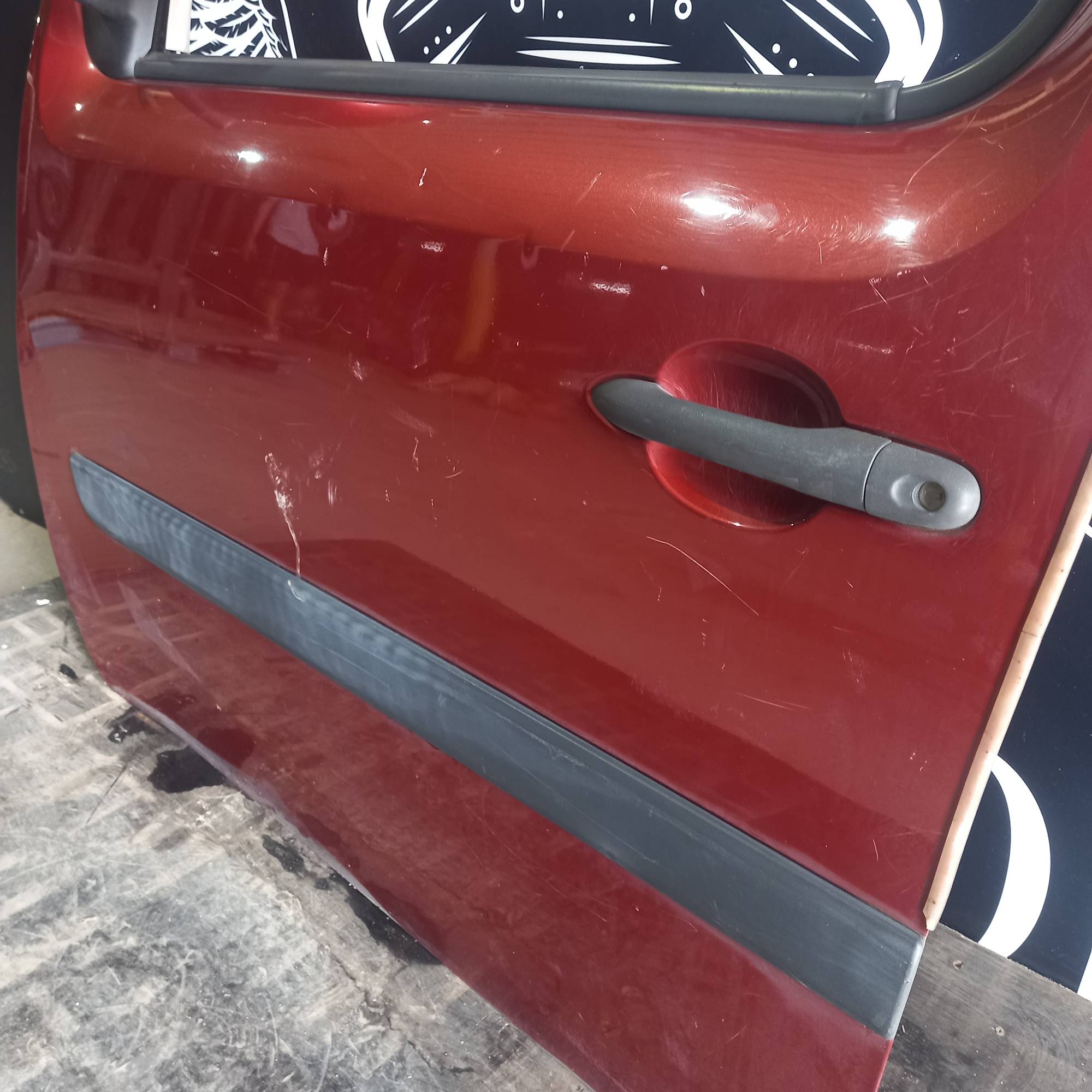 Дверка ліва передня Renault Kangoo 2 2013, 2150047330838