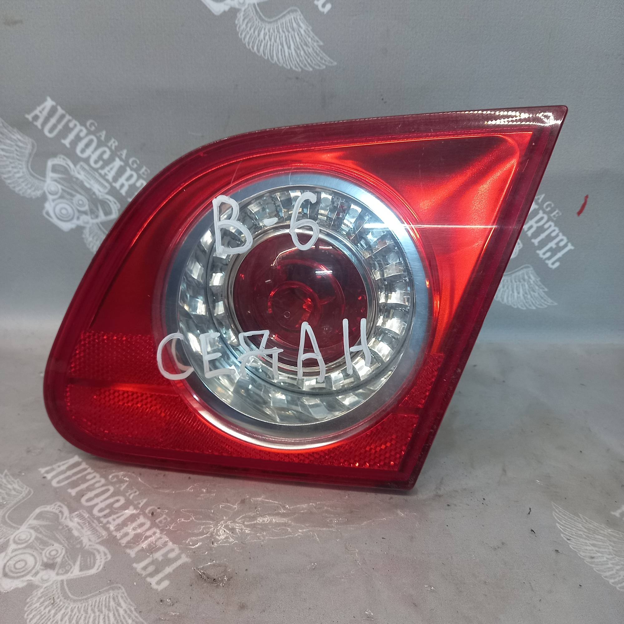 Ліхтар задній правий у кришку багажника VW Passat B6 3c5945094f