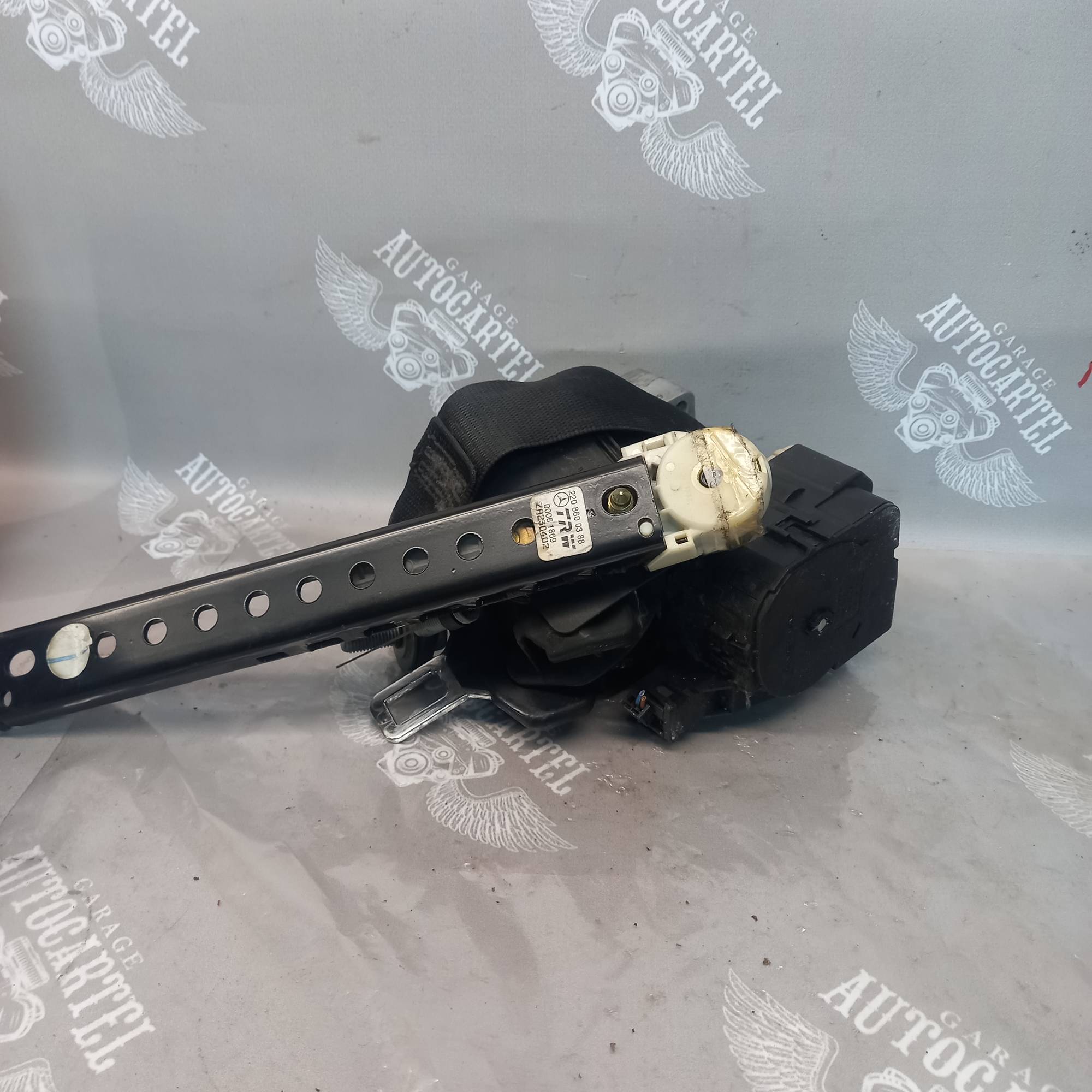 Ремінь передній лівий MERCEDES W220 2208604785