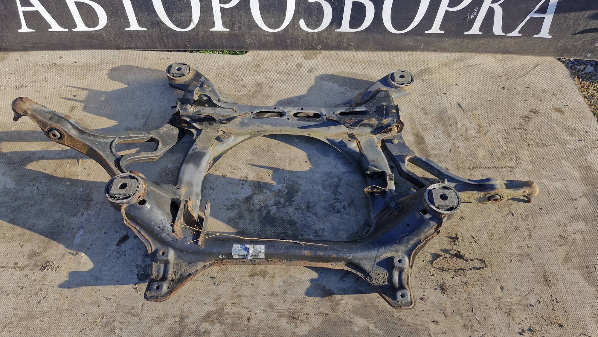 Підрамник передній , 7l0407748a передній підрамник Volkswagen Touareg