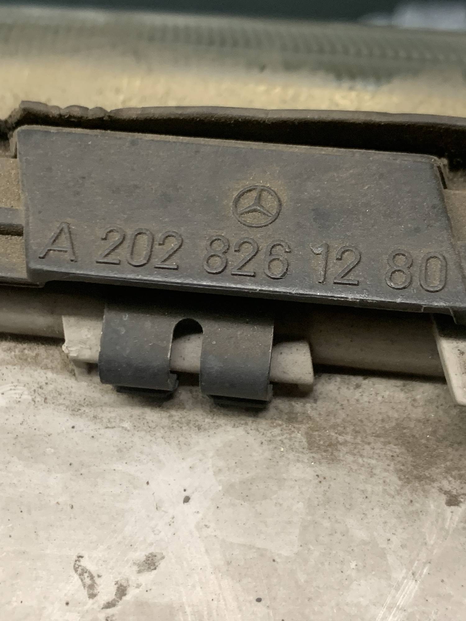 a2028261280 фара права Mercedes W202 1993—2001