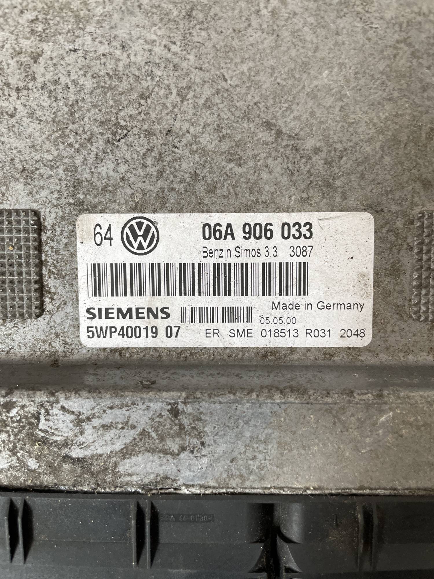 Блок управління двигуном 5WP4001905 audi vw 1.6 06a906033