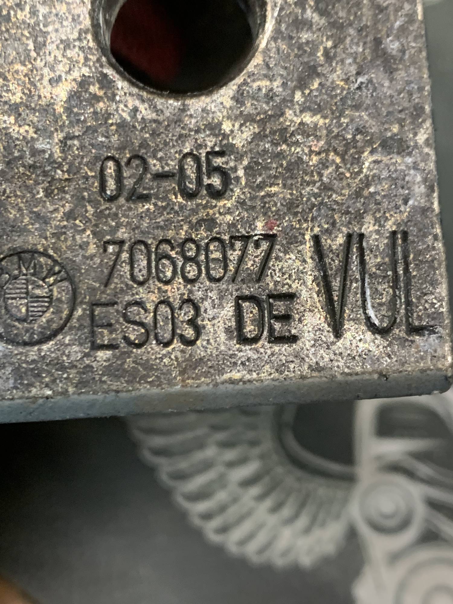 7068077 Петля двері передньої лівої BMW 5 серія E60/E61 2003-2009