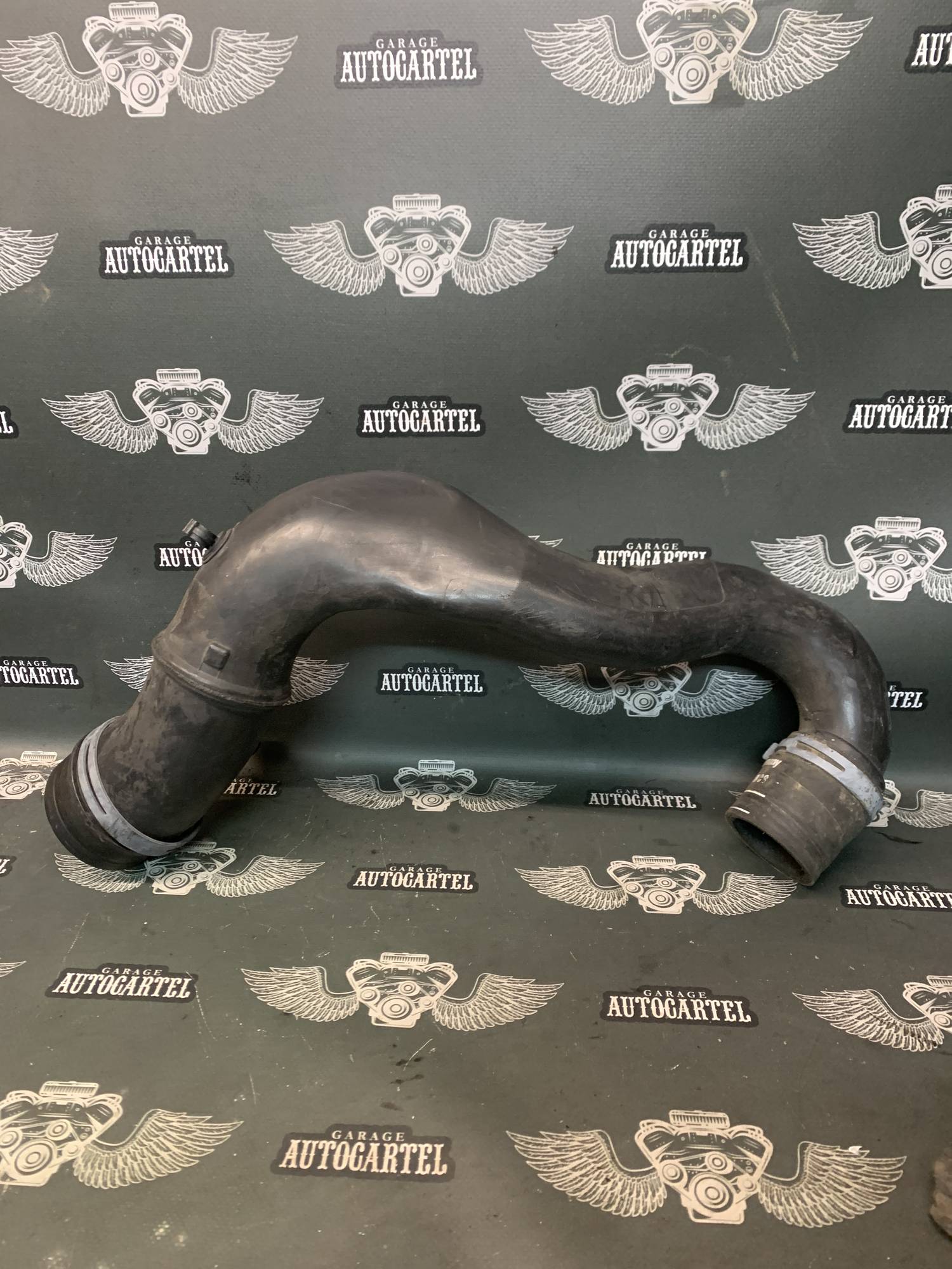 Патрубок повітря від витратоміра до турбіни VW Bora 99-13 1j0129654g