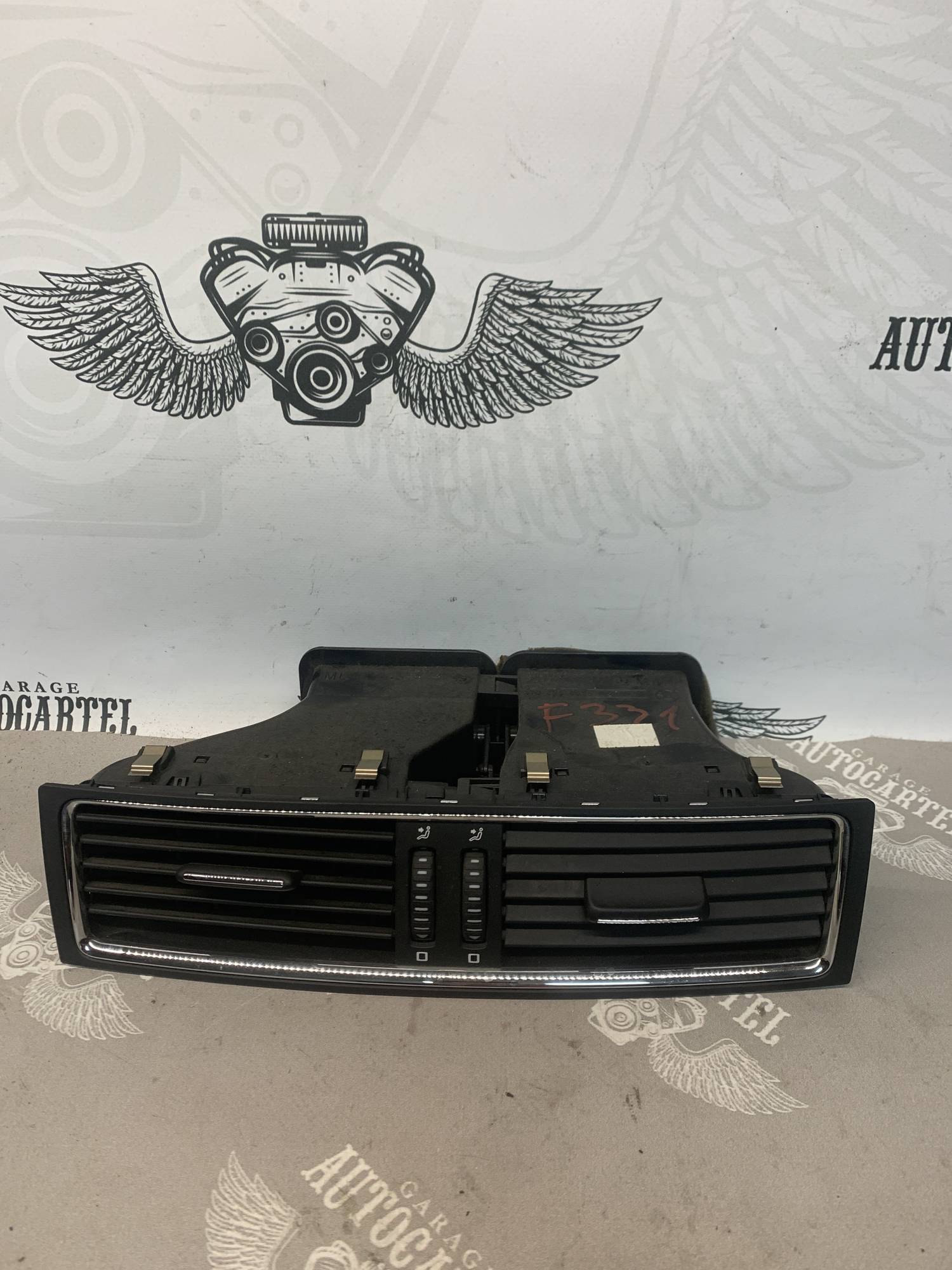 Дефлектор салону центральний Skoda Superb 2 3t0820951a