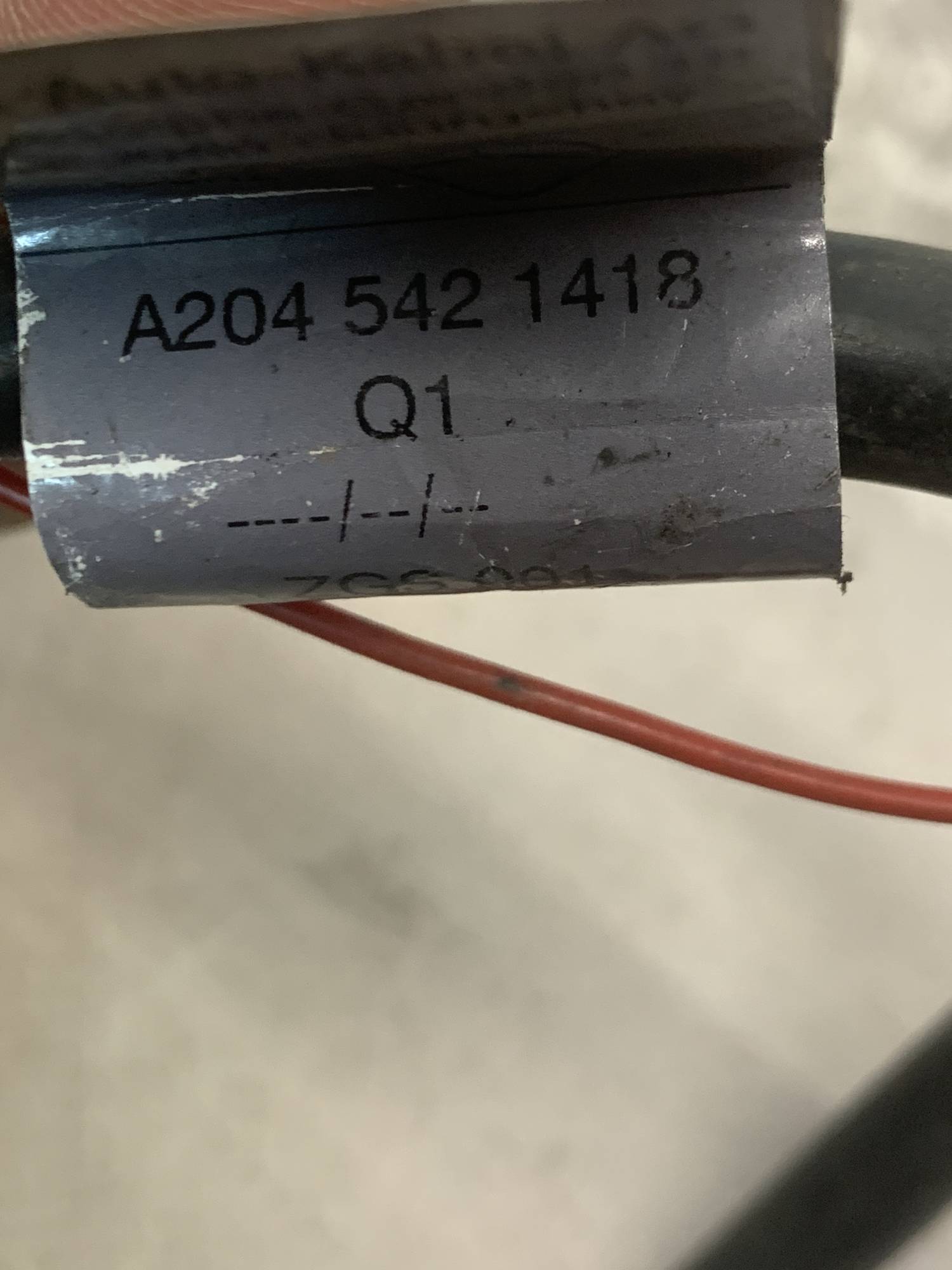 Клема мінусова MERCEDES-BENZ W204 a2045421418