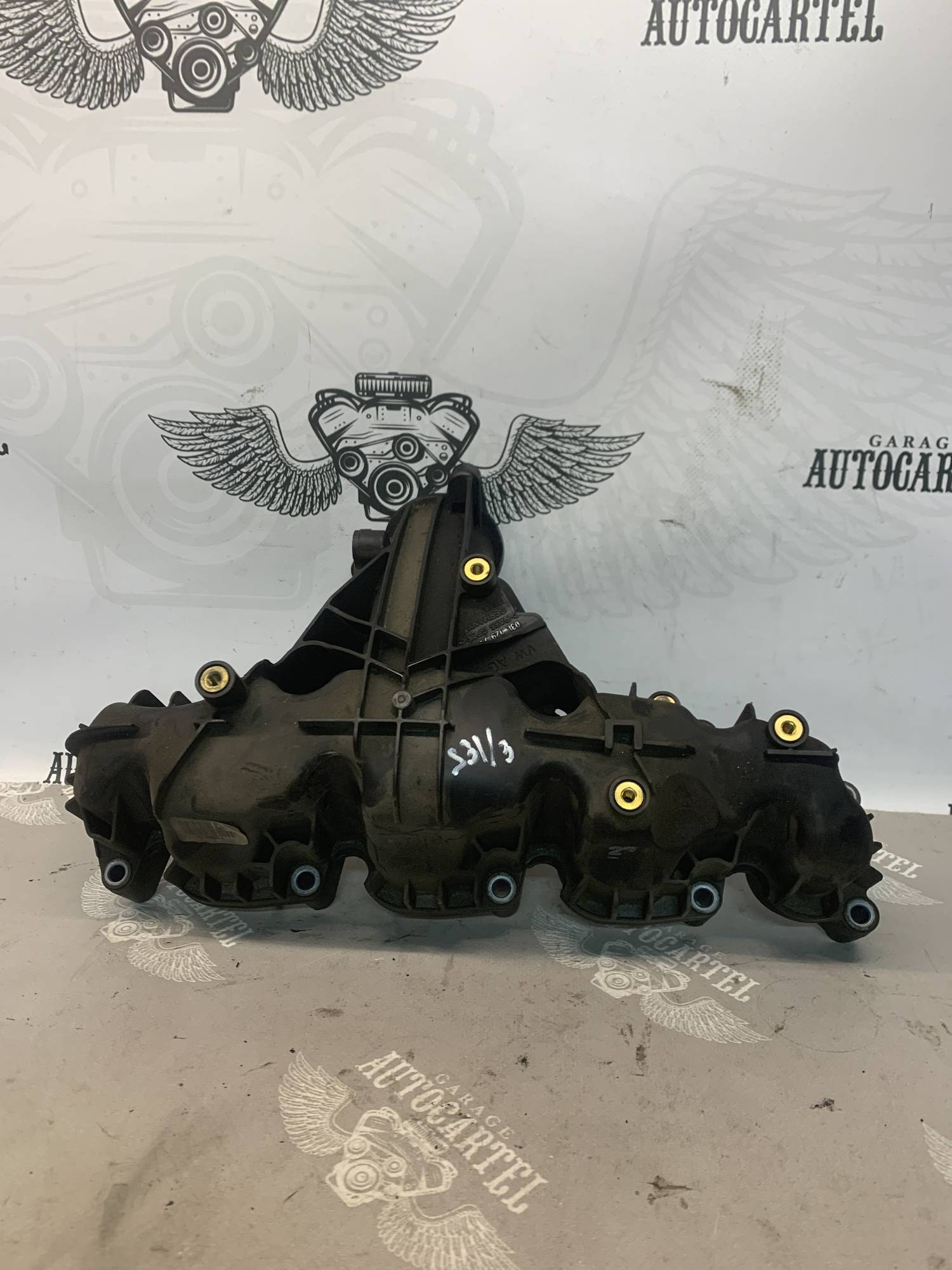 Колектор впускний пластик VW Caddy 2.0tdi 03l129711an