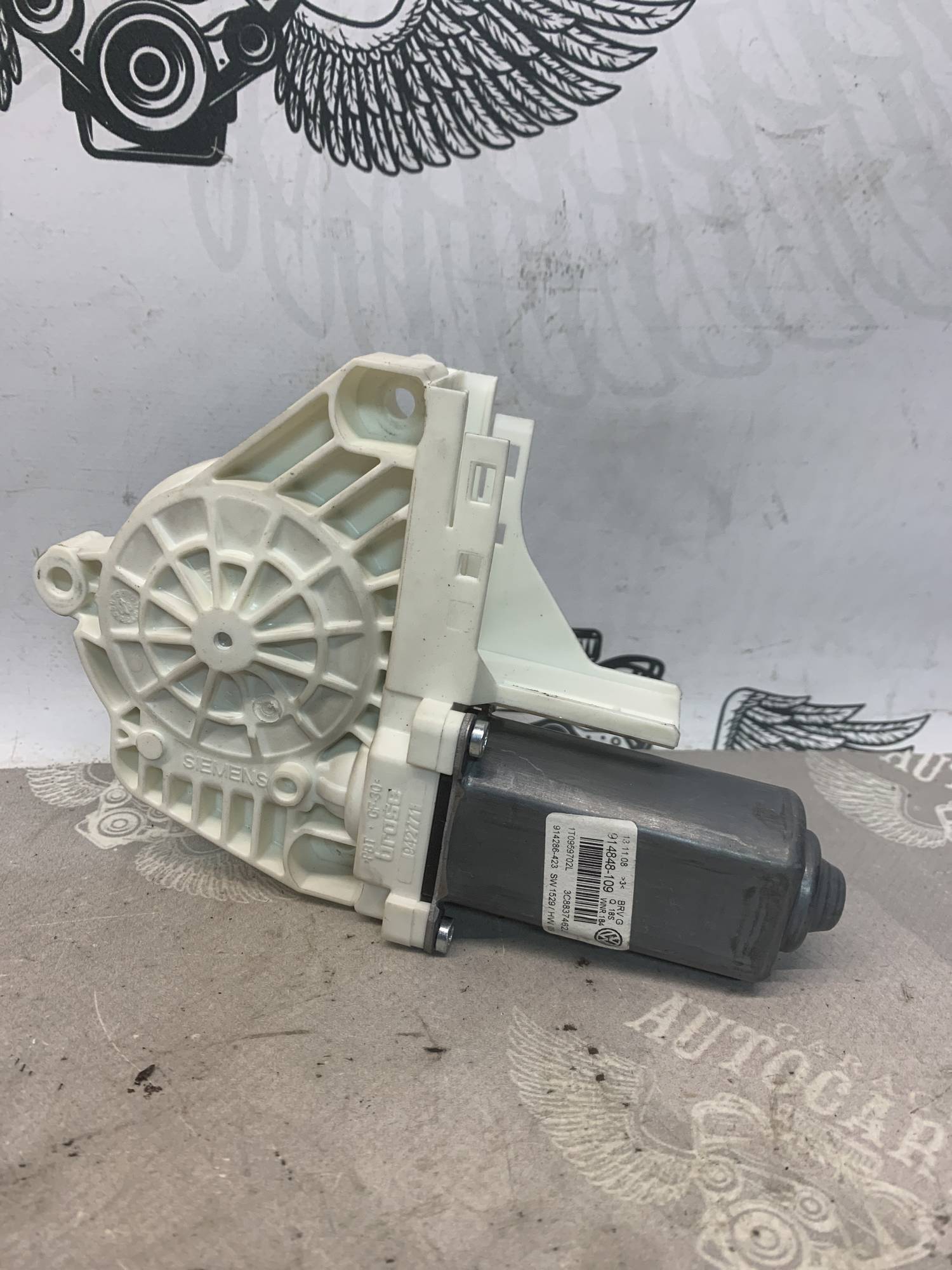 Моторчик склопідйомника передній правий Volkswagen Passat В6, CC 1t0959702l