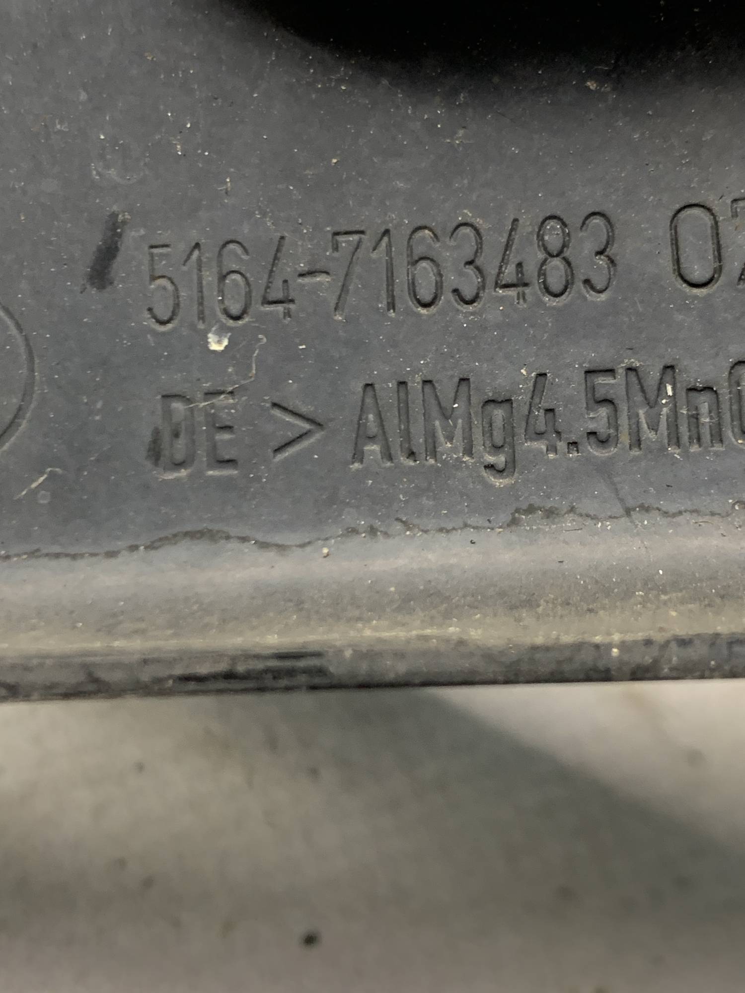Кронштейн лівого кріплення BMW E60 E61 5164-7163483