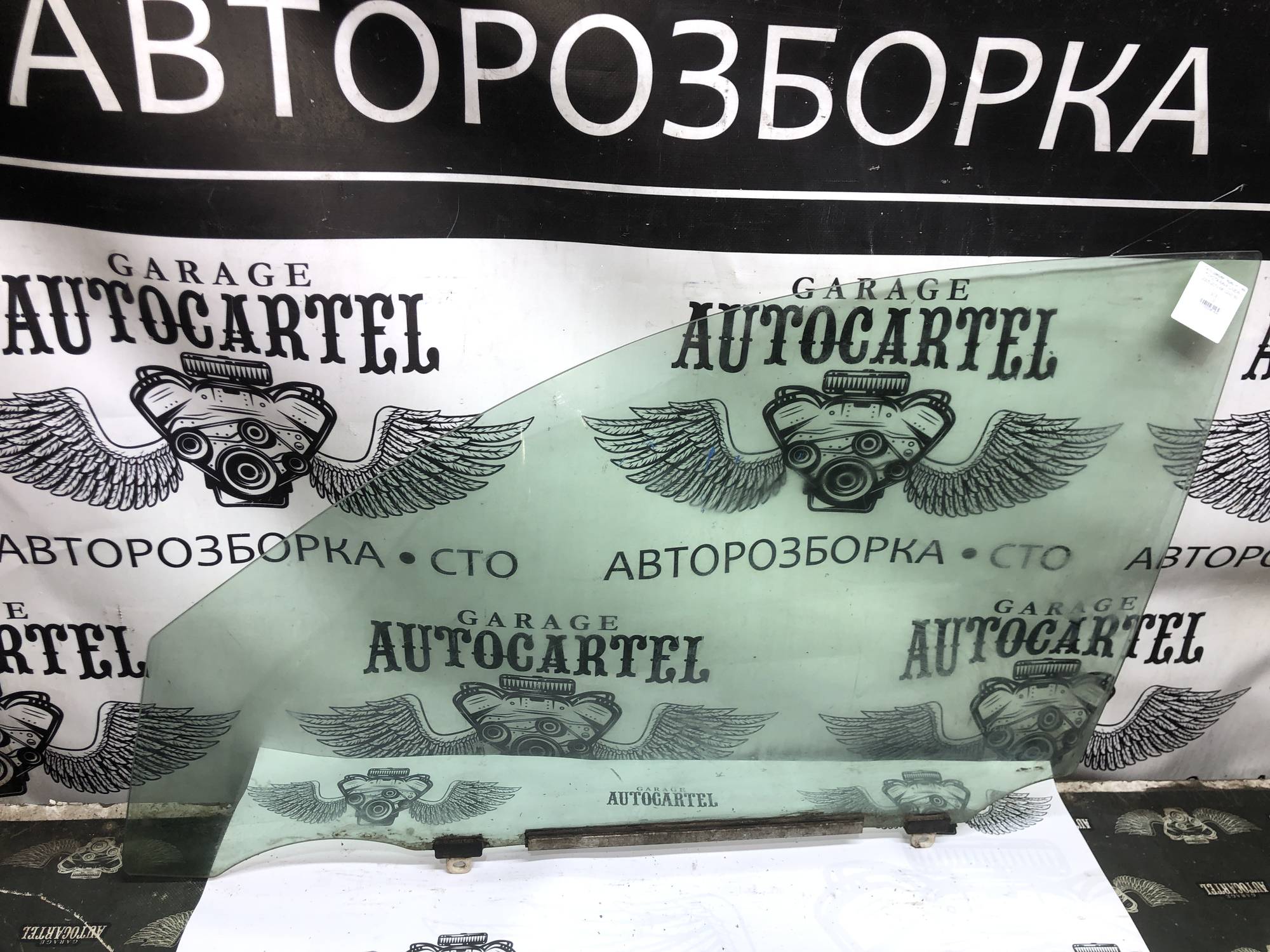 Скло дверей переднє ліве TOYOTA RAV4 CA30W 2005-2010 6810242160