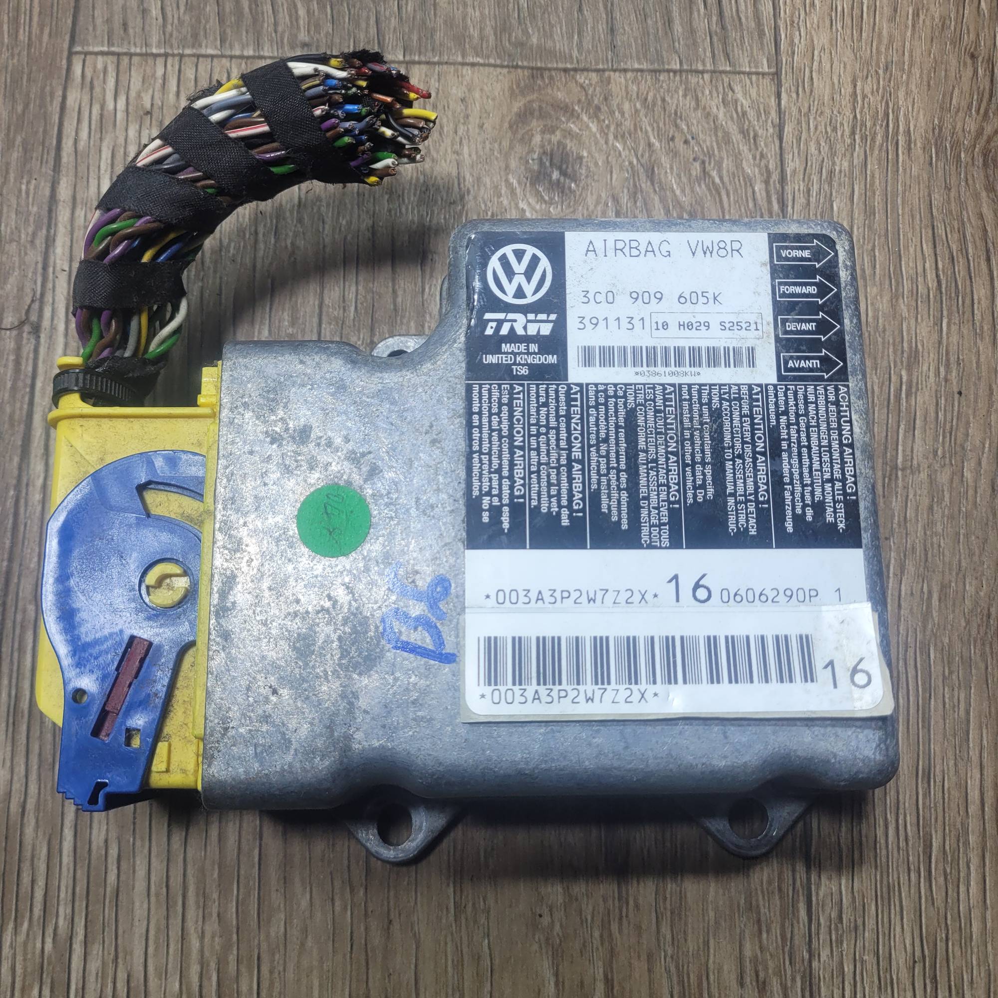 Блок управління airbag Volkwagen Passat B6 3c0909605k