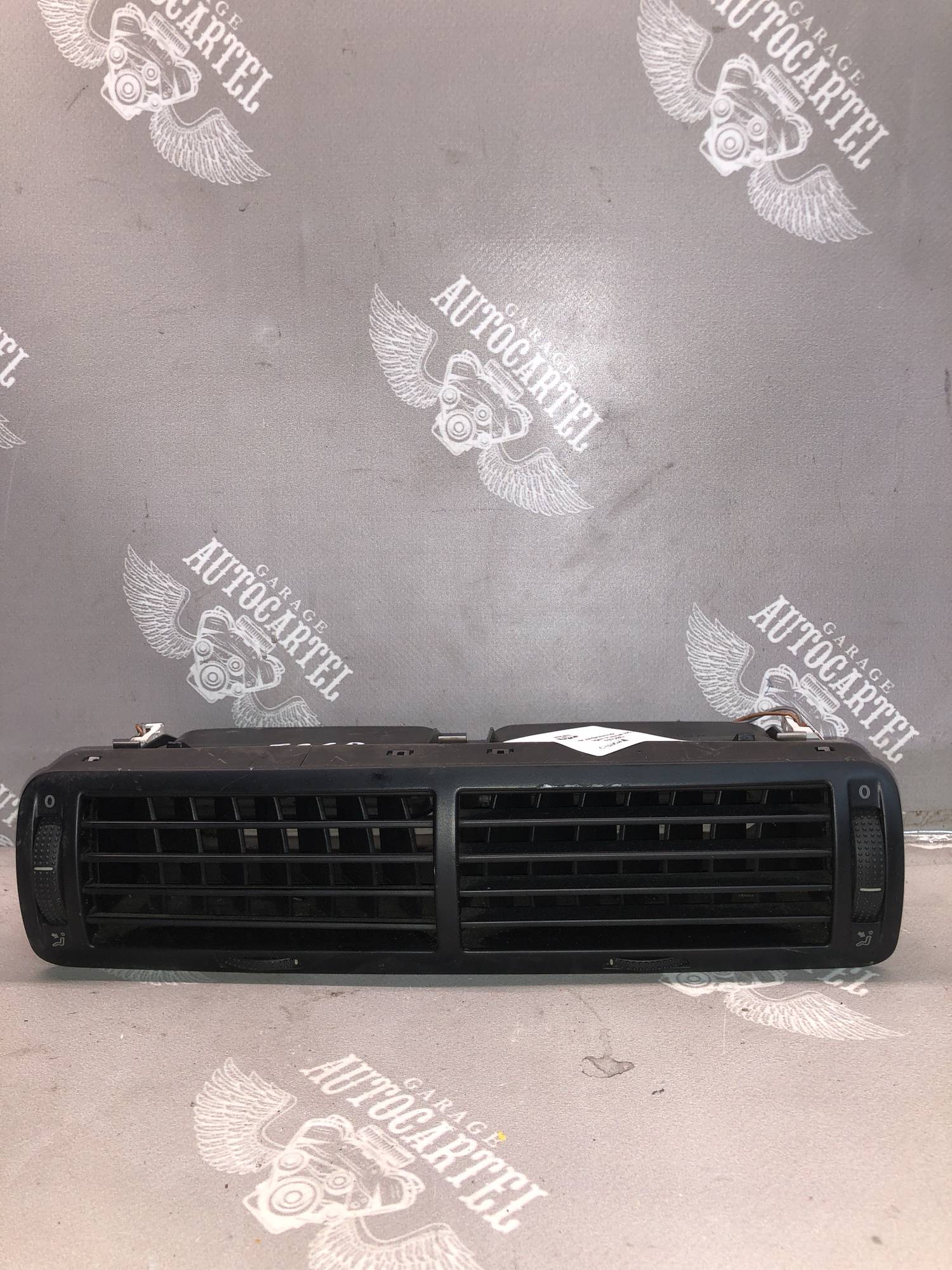 Центральний дефлектор обдування Volkswagen Passat B5, Пасат Б5. 3B0819728D