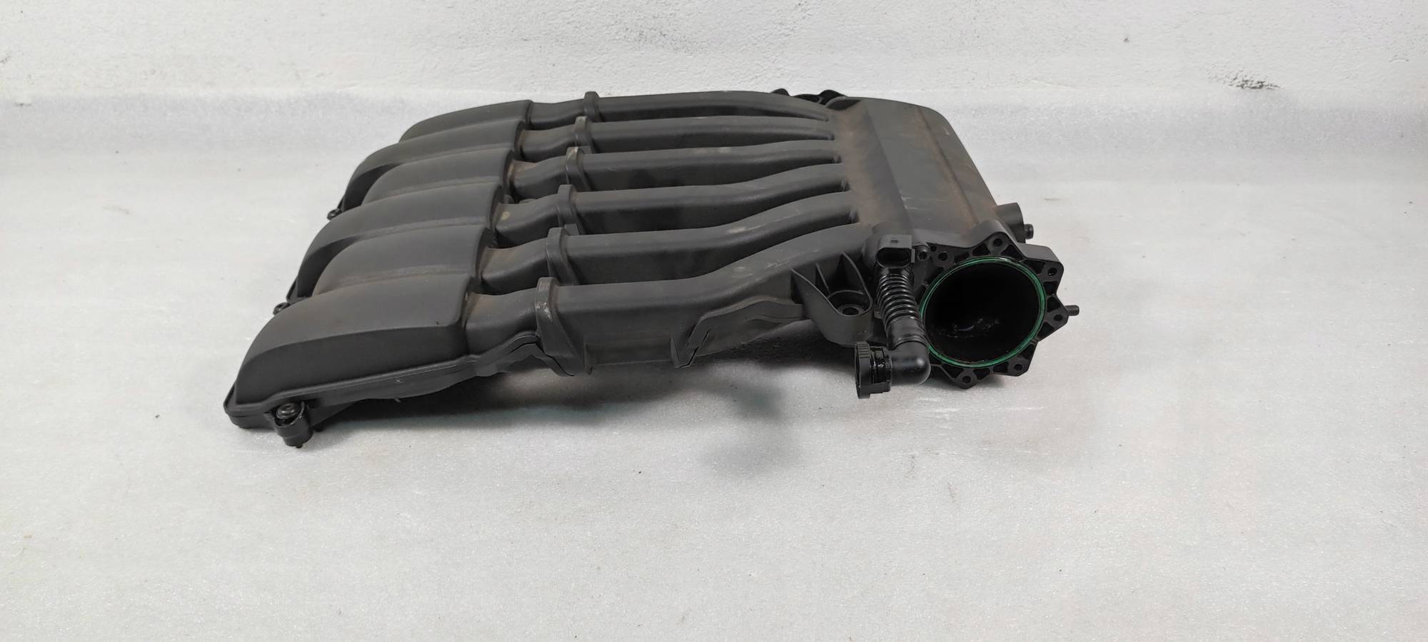 Впускний колектор VOLKSWAGEN PASSAT B7 3.6 V6 03h133201n