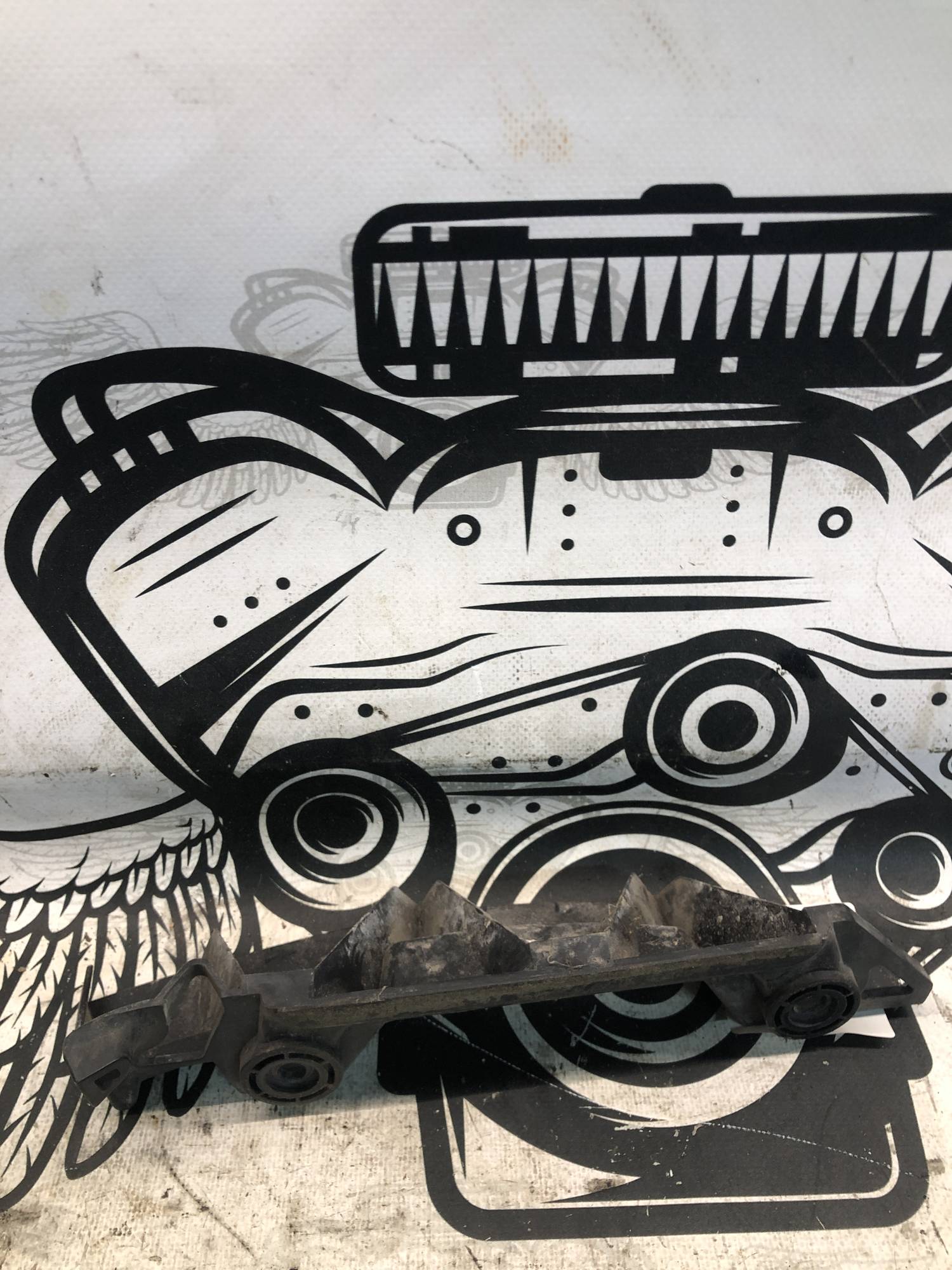 1z0807394 кріплення бампера заднє праве Skoda A5