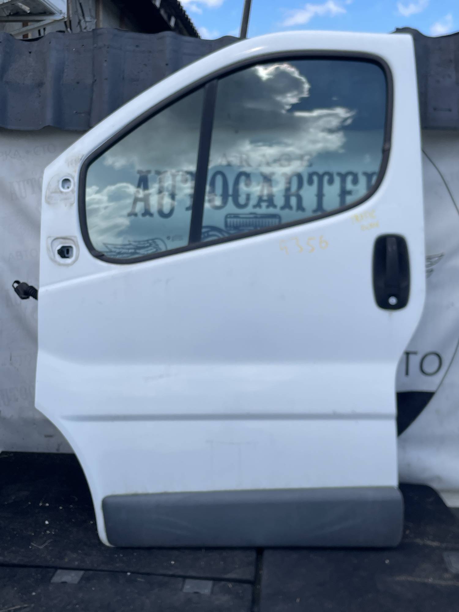 Двері передні ліві Renault Trafic 21105258