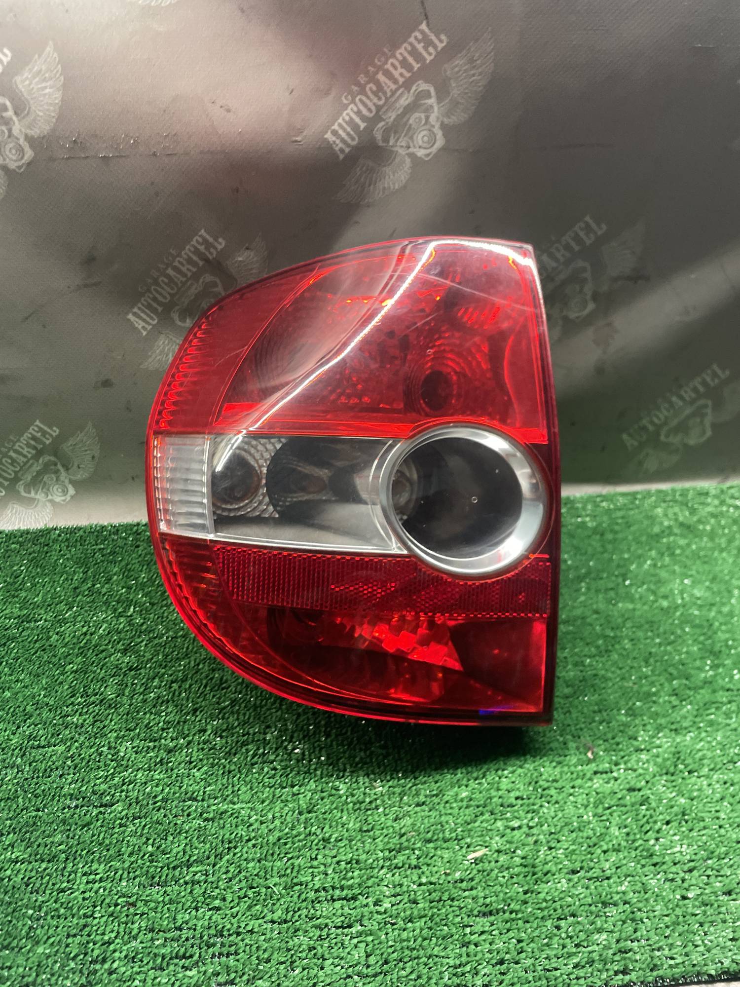 Ліхтар задній лівий зовнішній Volkswagen Fox 5Z0945095A
