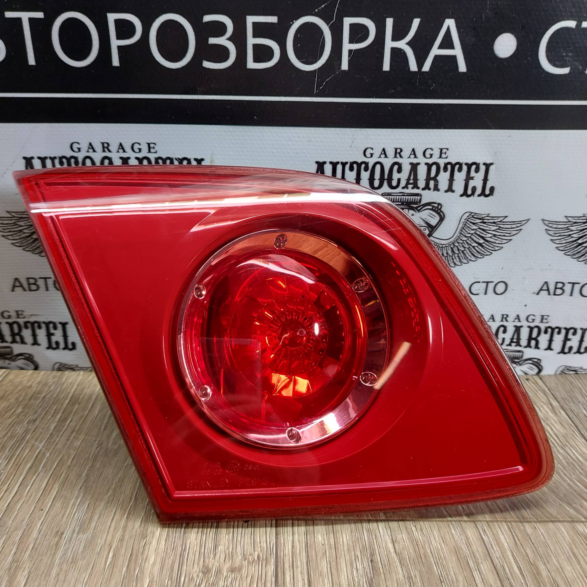 Ліхтар лівий внутрішній Mazda 3 BK P2913L