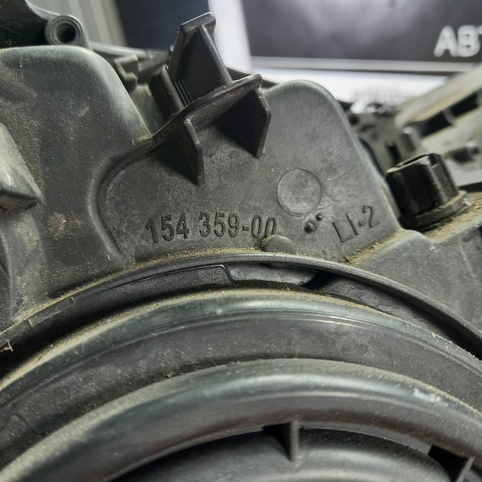 Фара ліва Mercedes W211 2002-2006 рр. 15435900