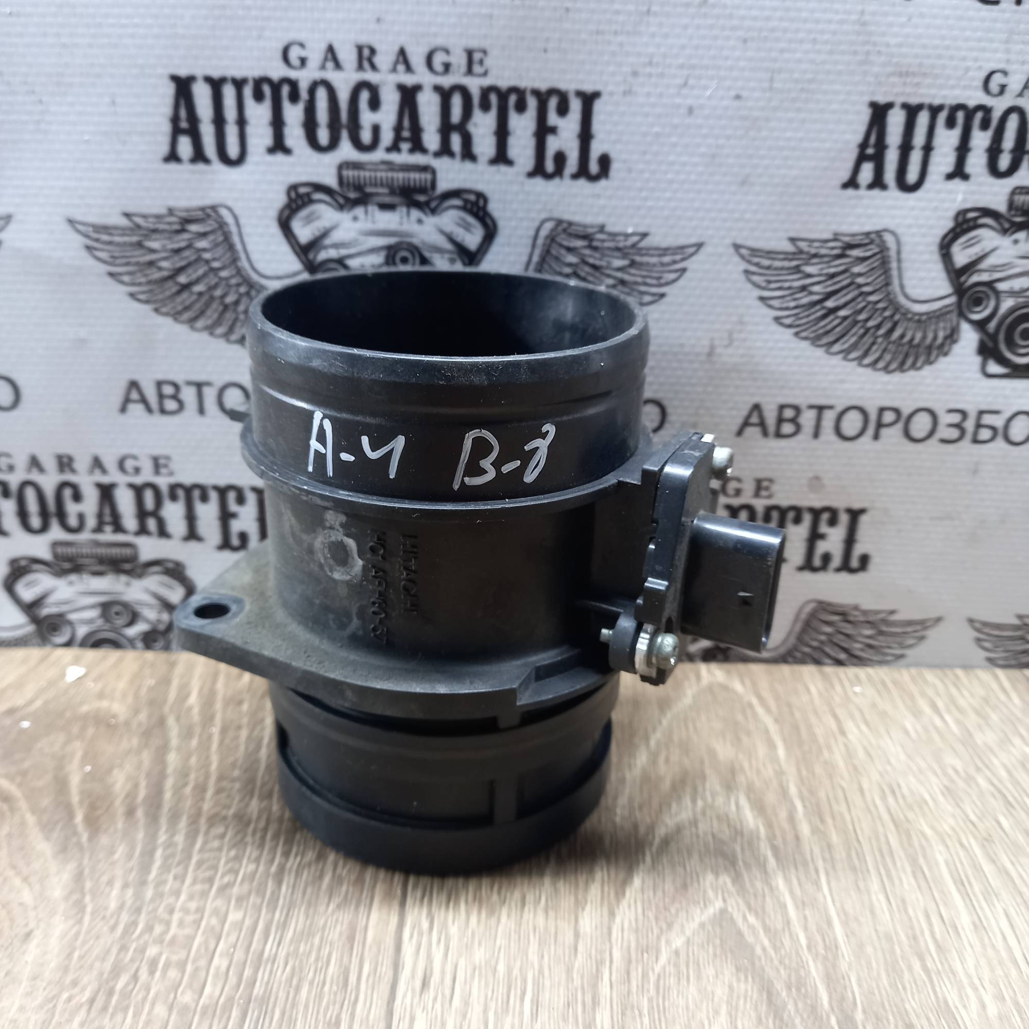 06J906461 Витратомір повітря Audi A4 B8. 2.0-4.0 tfsi HITACHI
