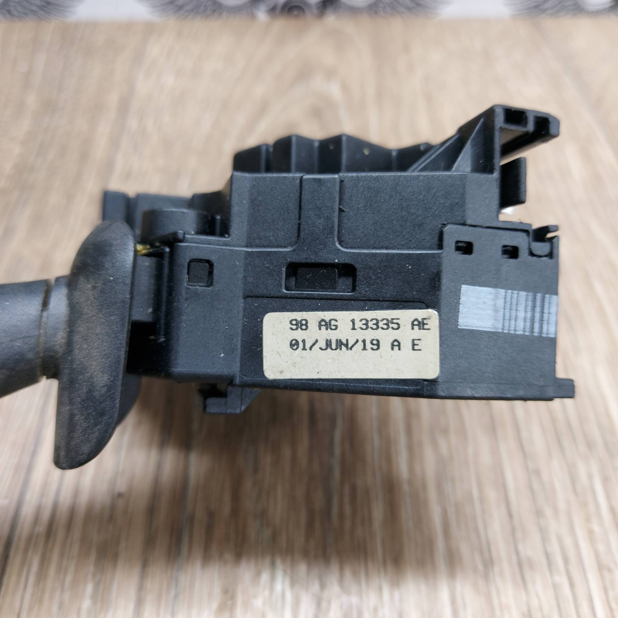 Підрульовий перемикач Ford Focus I 98AG13335AE