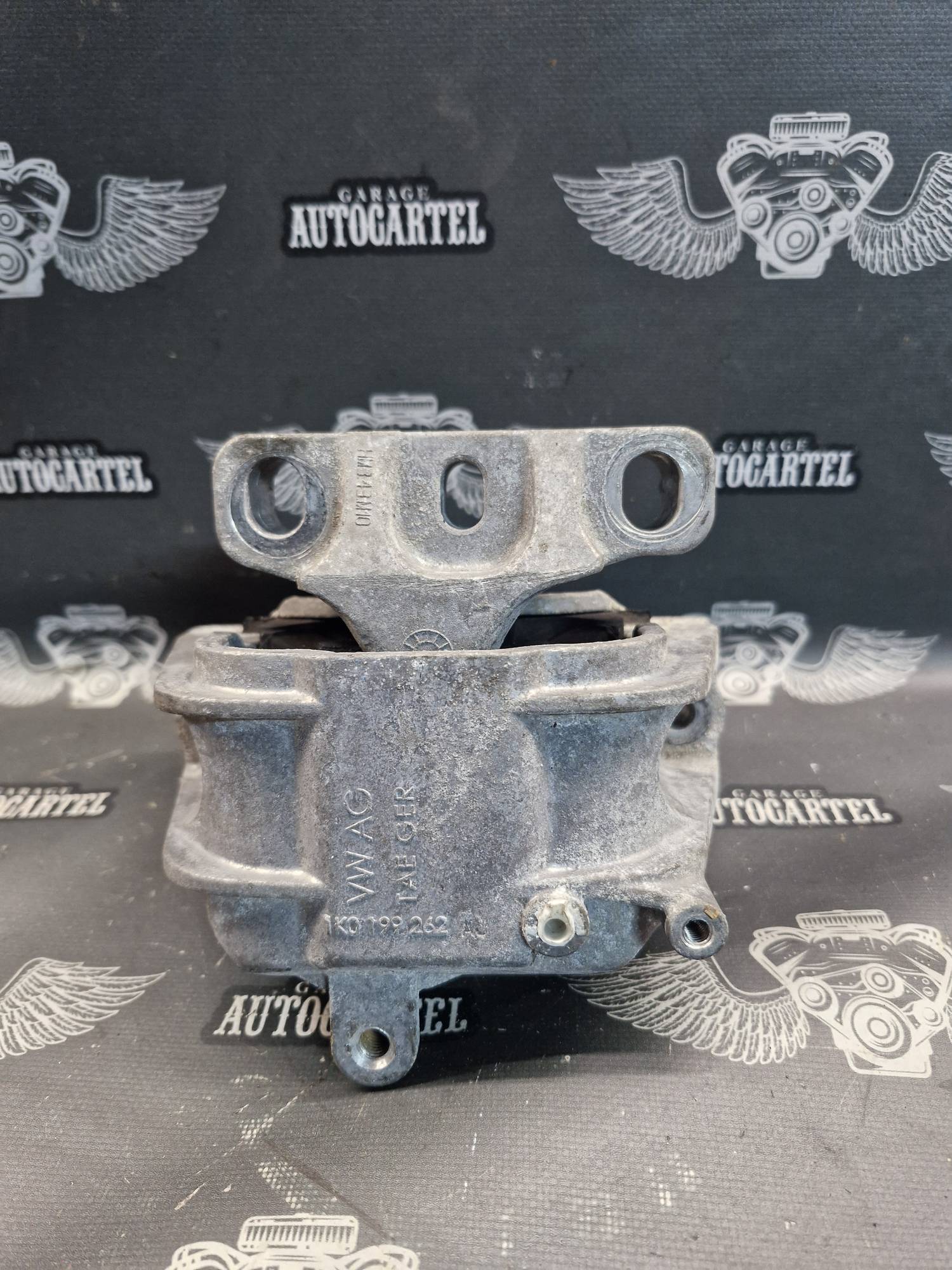 Подушка двигателя прав 1.4 16V FSI vw,1.4 16V vw,1.6 16V FSI vw Golf 5