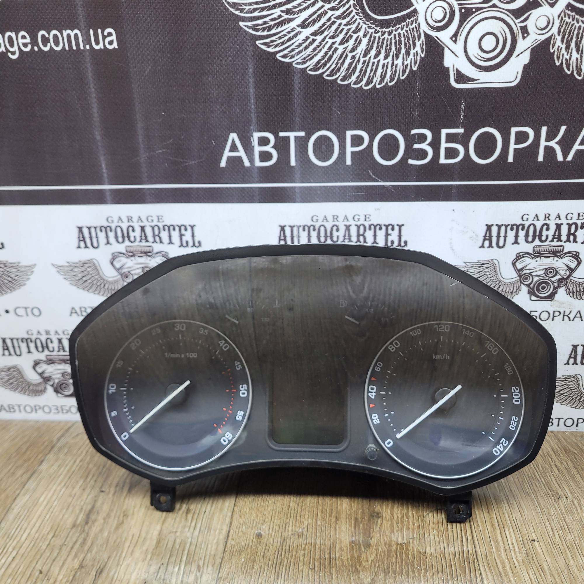 1Z0920842H Панель приладів Skoda a5
