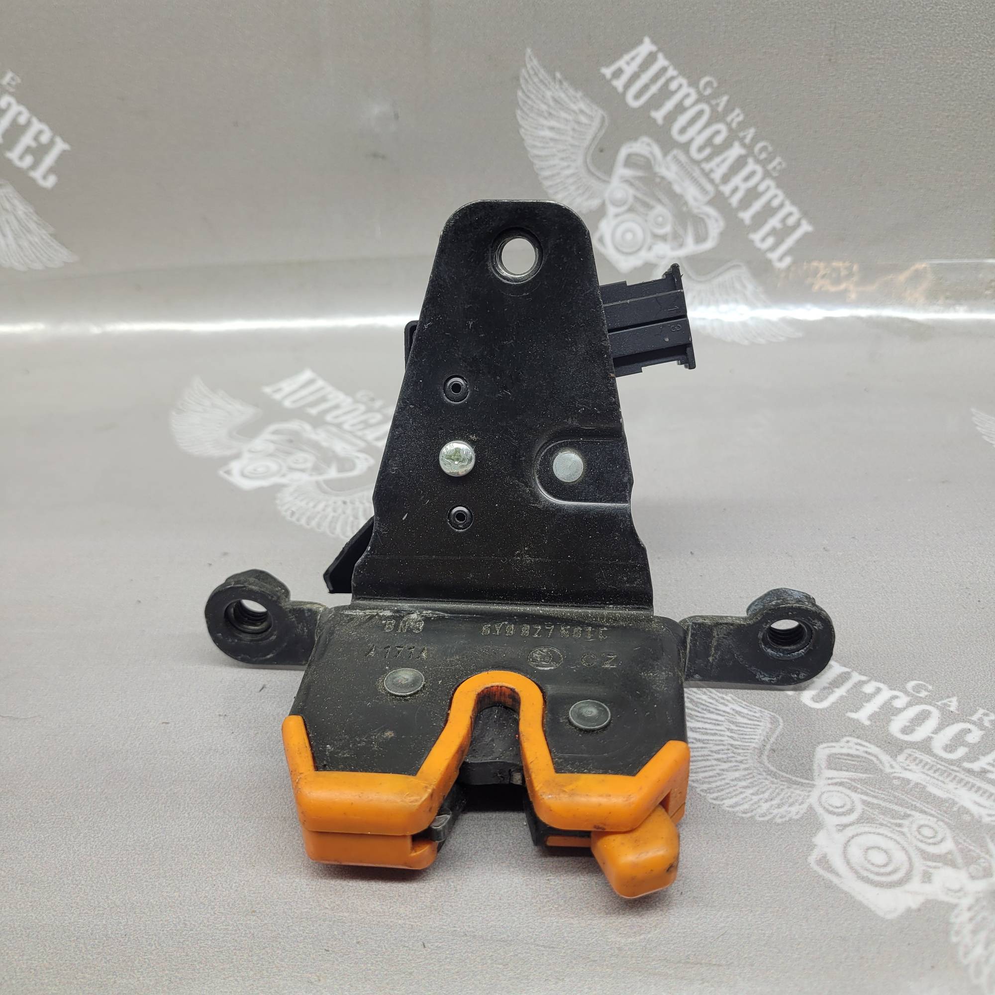 6y9827501c Замок кришки багажника skdoa fabia
