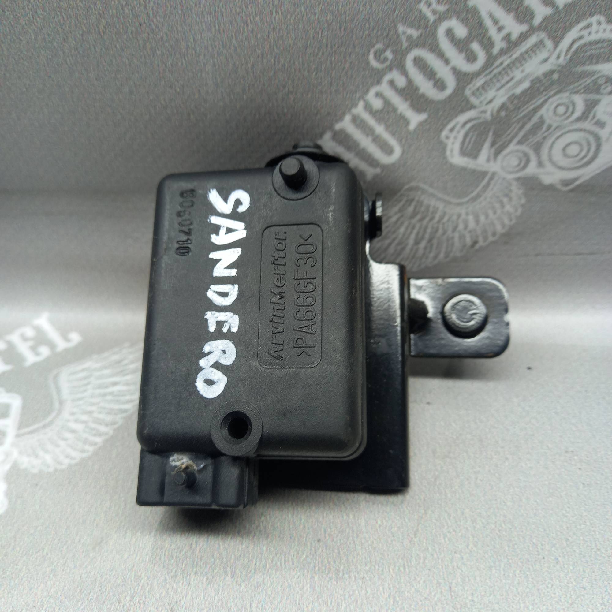 Електропривод замка дверки Renault Sandero Stepway, 8200754083