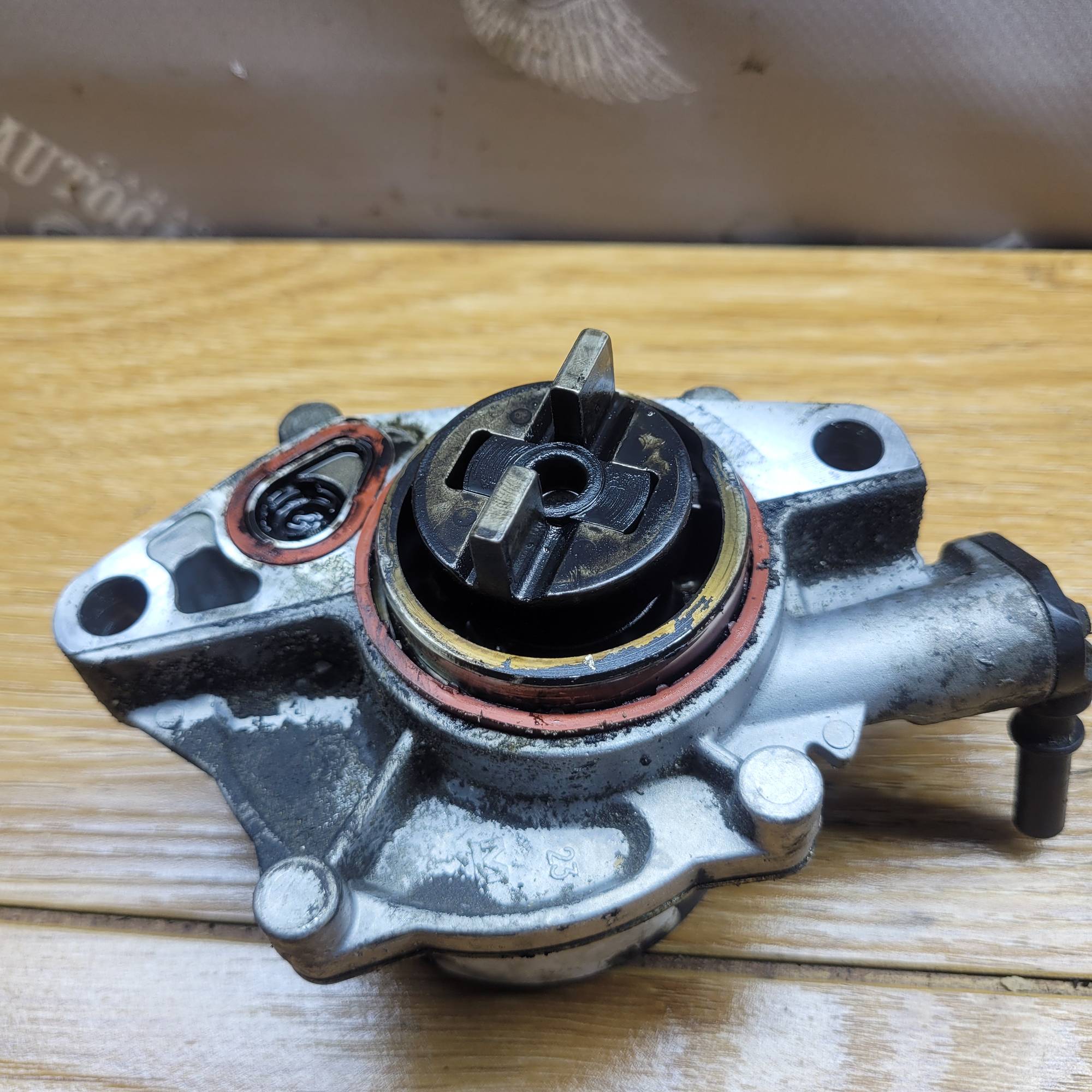 Вакуумний насос Peugeot/Citroen/Fiat, 1.4 HDI 1015293