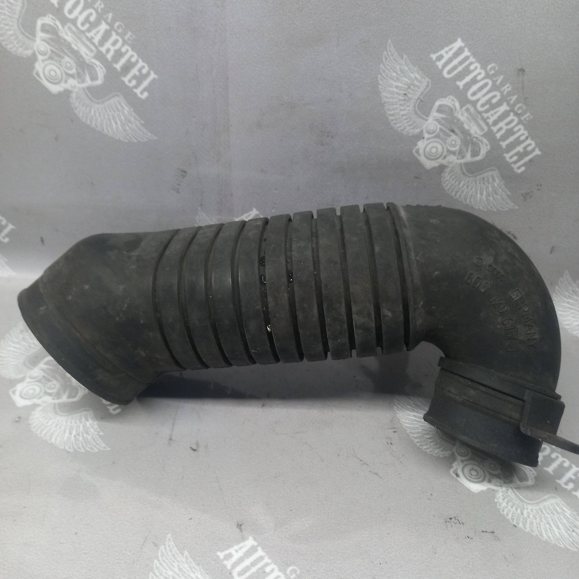 Патрубок повітряного фільтра Volkswagen Passat B5, 1.9 TDI / AJM 8d0129615j