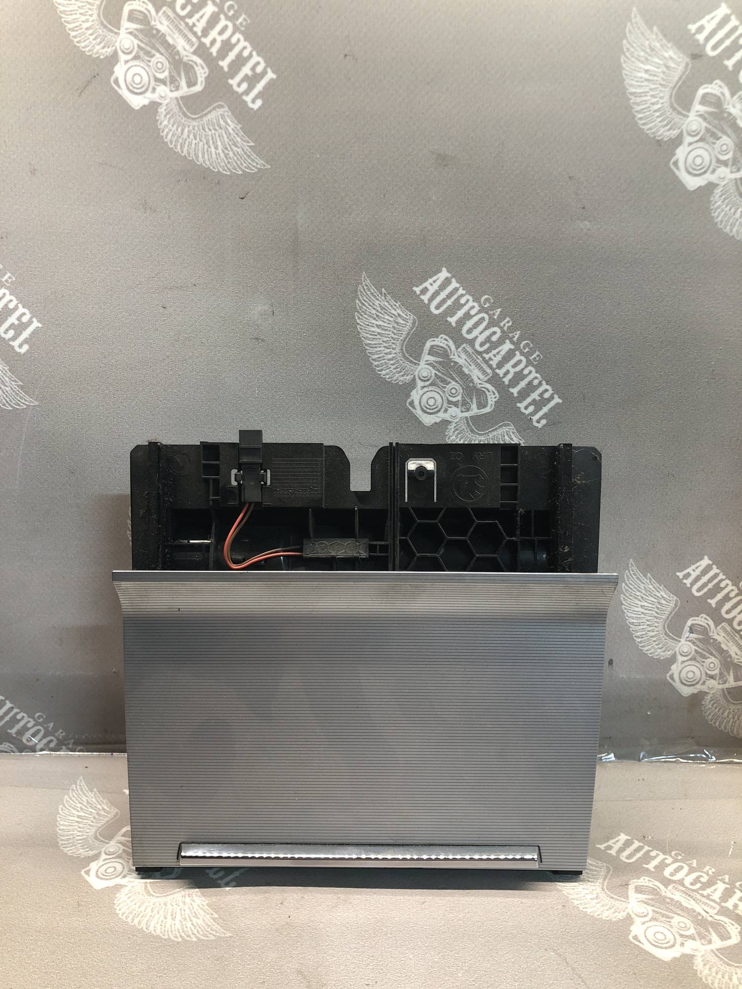 Бардачок/ пепельница передняя 5E1863077, 5E1863077A для Skoda Octavia III
