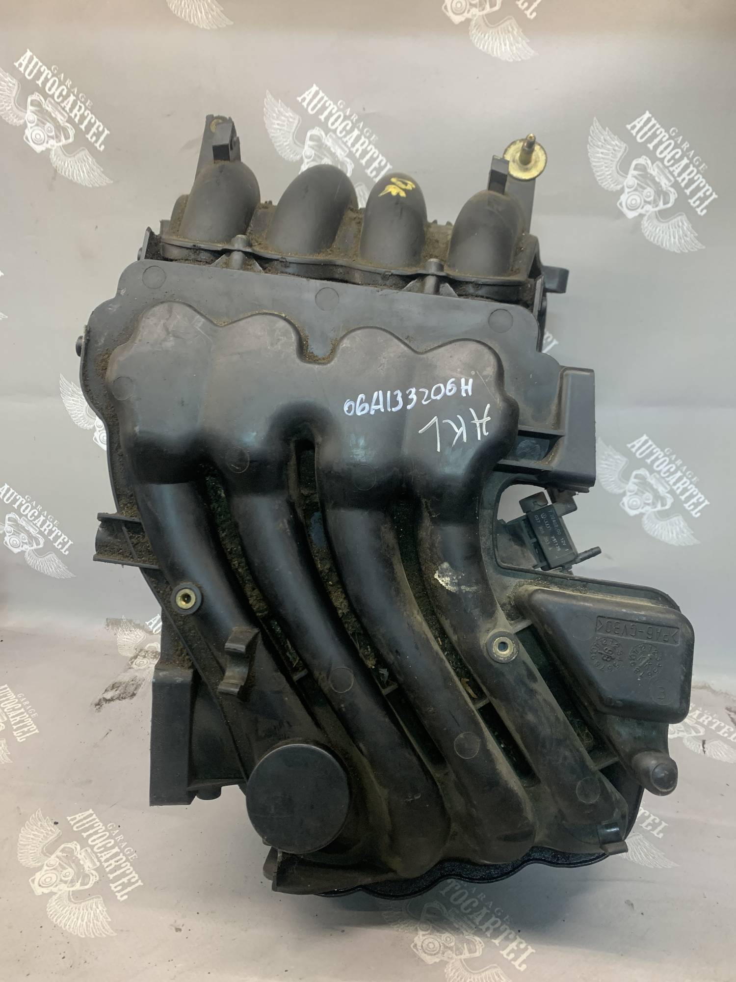 06a133206h Впускний колектор VOLKSWAGEN GOLF IV 1.6B 1998-2006