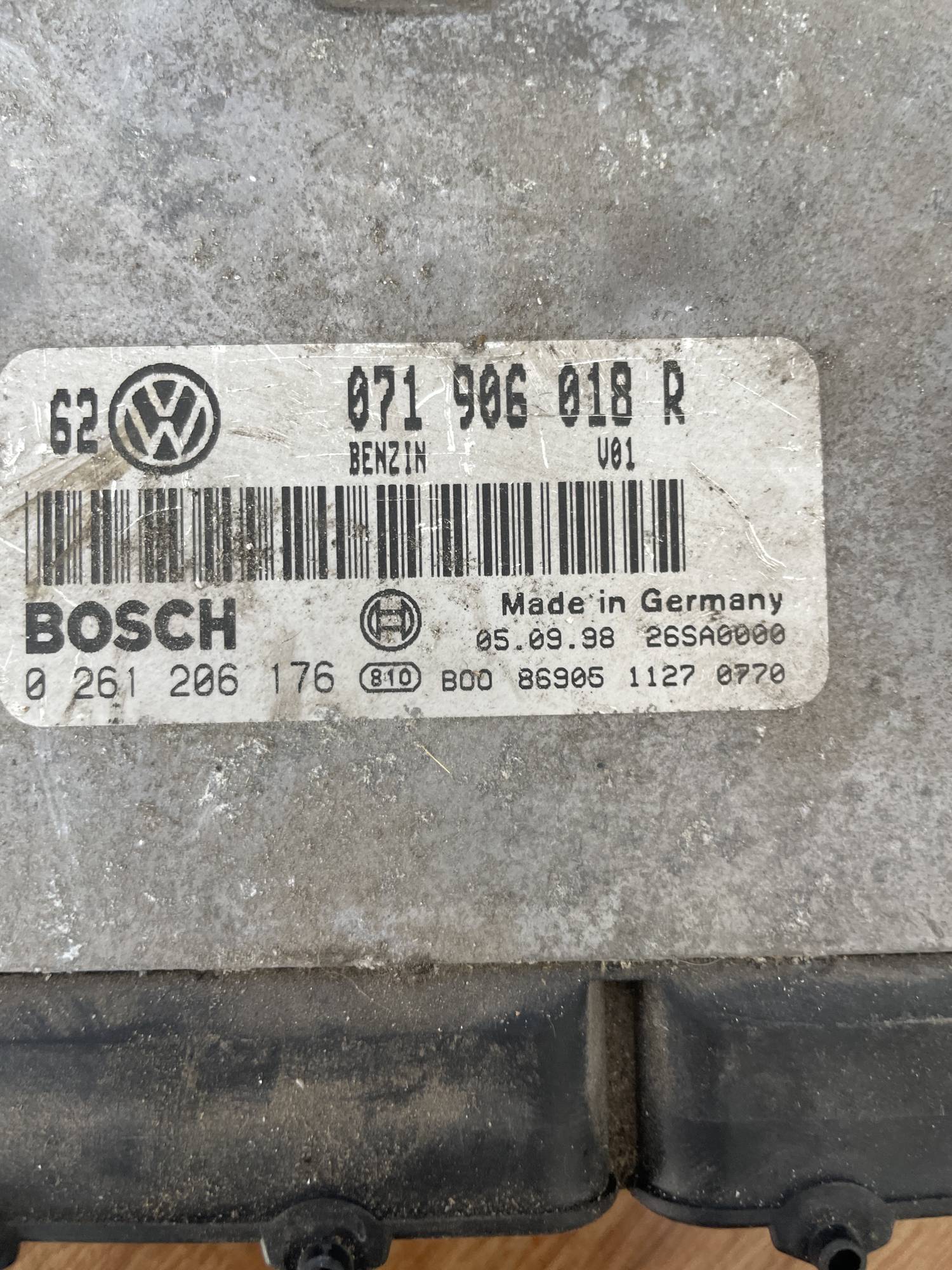 071906018r Блок управління 071906018R benzin V03 / 0261206176 / 0 261 206 176 Bosch