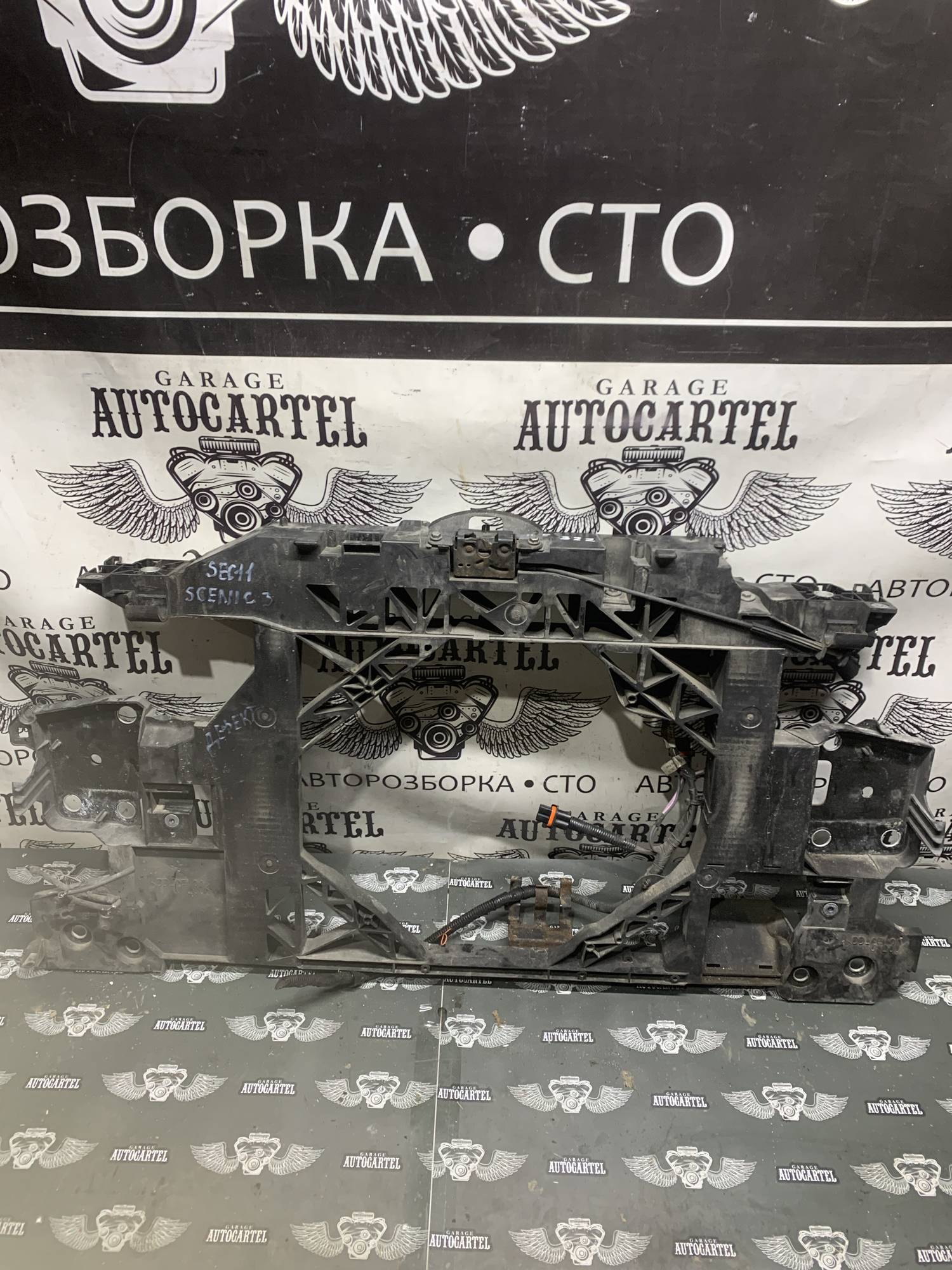 Панель передня (телевізор) Renault Scenic III дефект 752100007r
