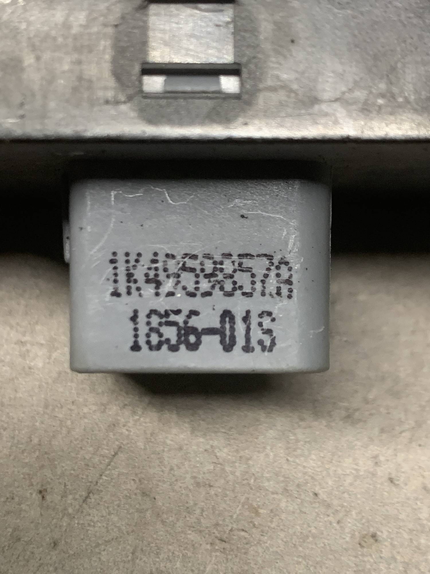 Кнопка регулювання дзеркал VW Passat (B6) 1k0959565g
