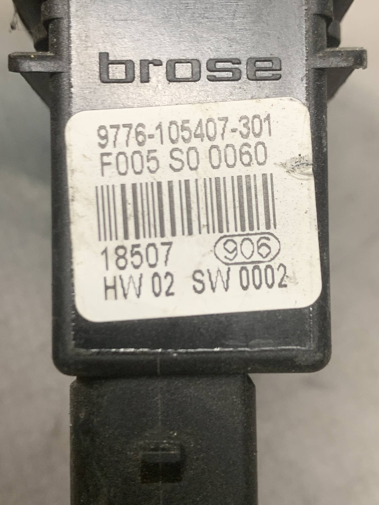 Блок склопідйомника зад правий Vw Passat B5, BORA, GOLF IV 9776-105407-301