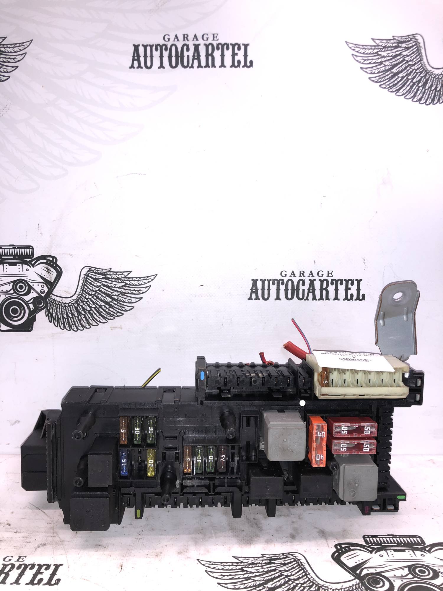 БЛОК ЗАПОБІЖНИКІВ MERCEDES W212 W204 0-1670658-1