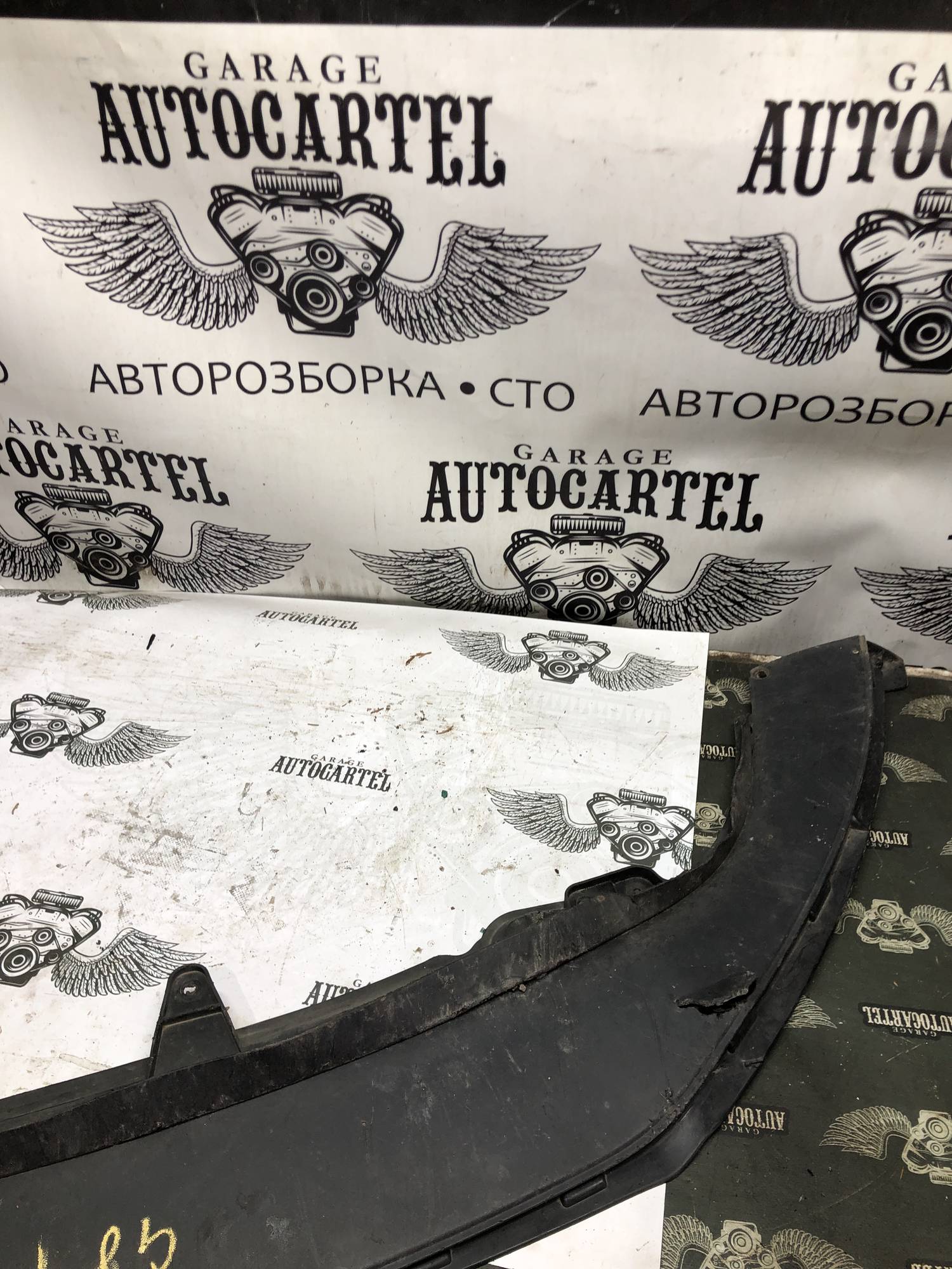 5k0805903a Спойлер переднього бампера Volkswagen Giolf 6 трішки дефект