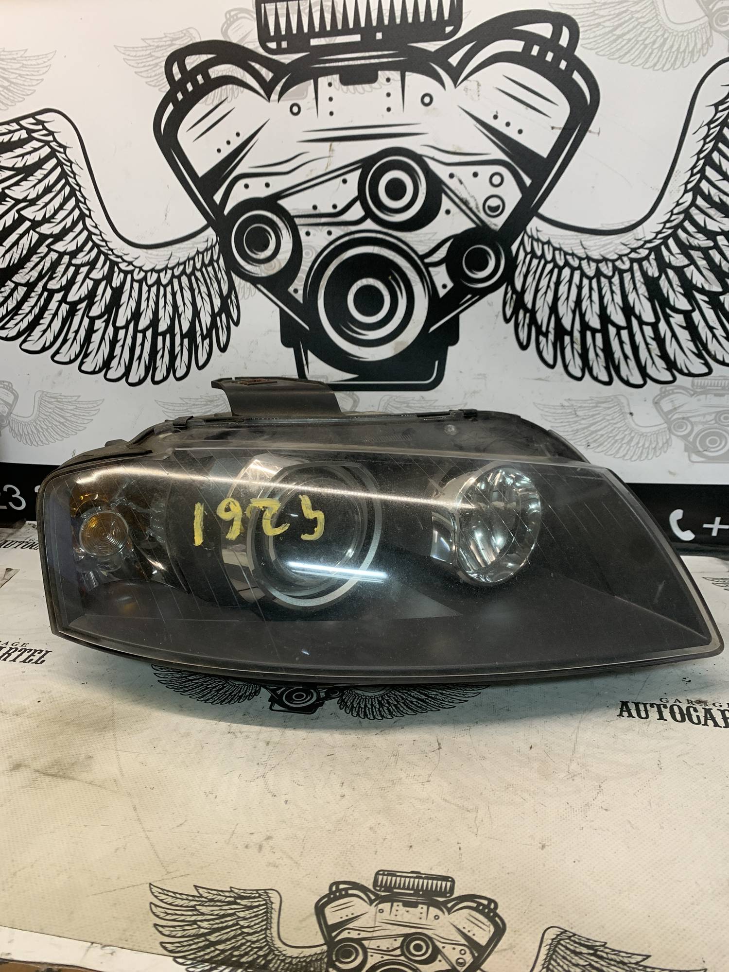 Фара ліва передня bi-xenon Audi A3 8P 8p0941004r