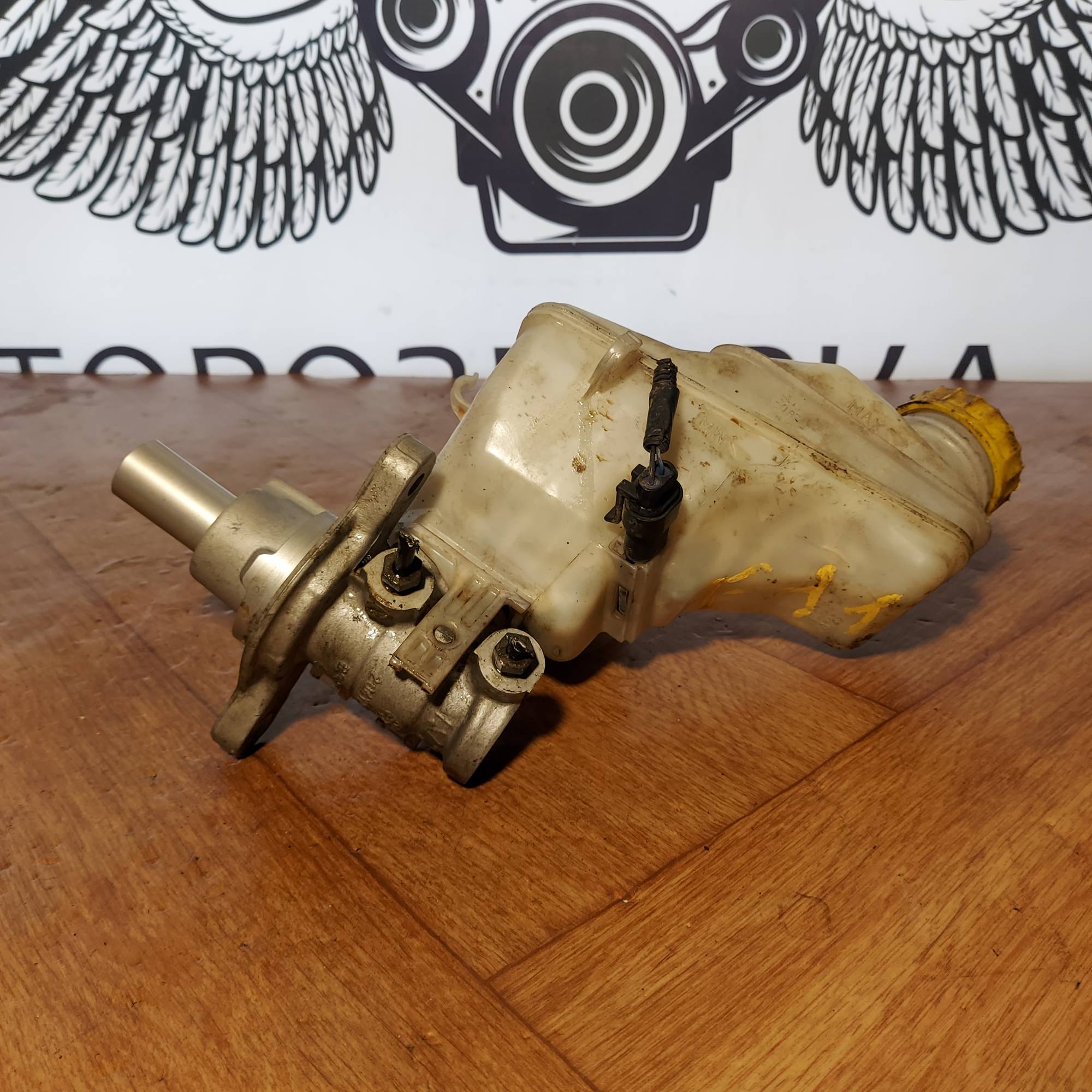 Головний тормозний циліндр Fiat Punto 204Y21766