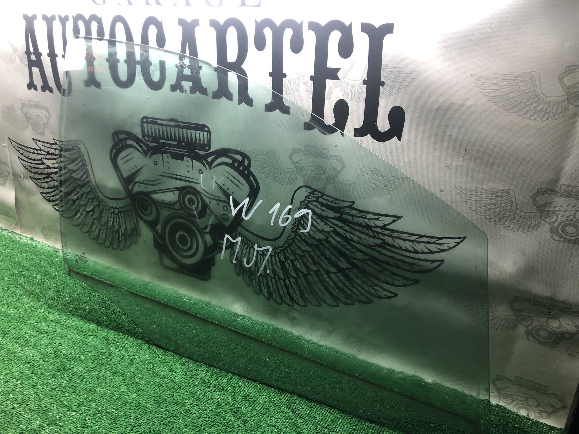 Скло двері переднє праве Mercedes W169